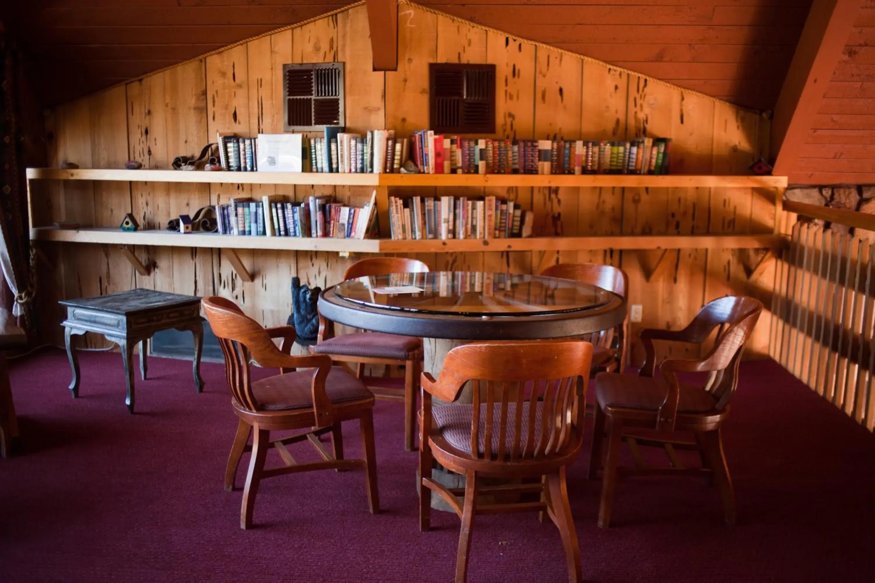 Library in Kohl's Ranch Lodge