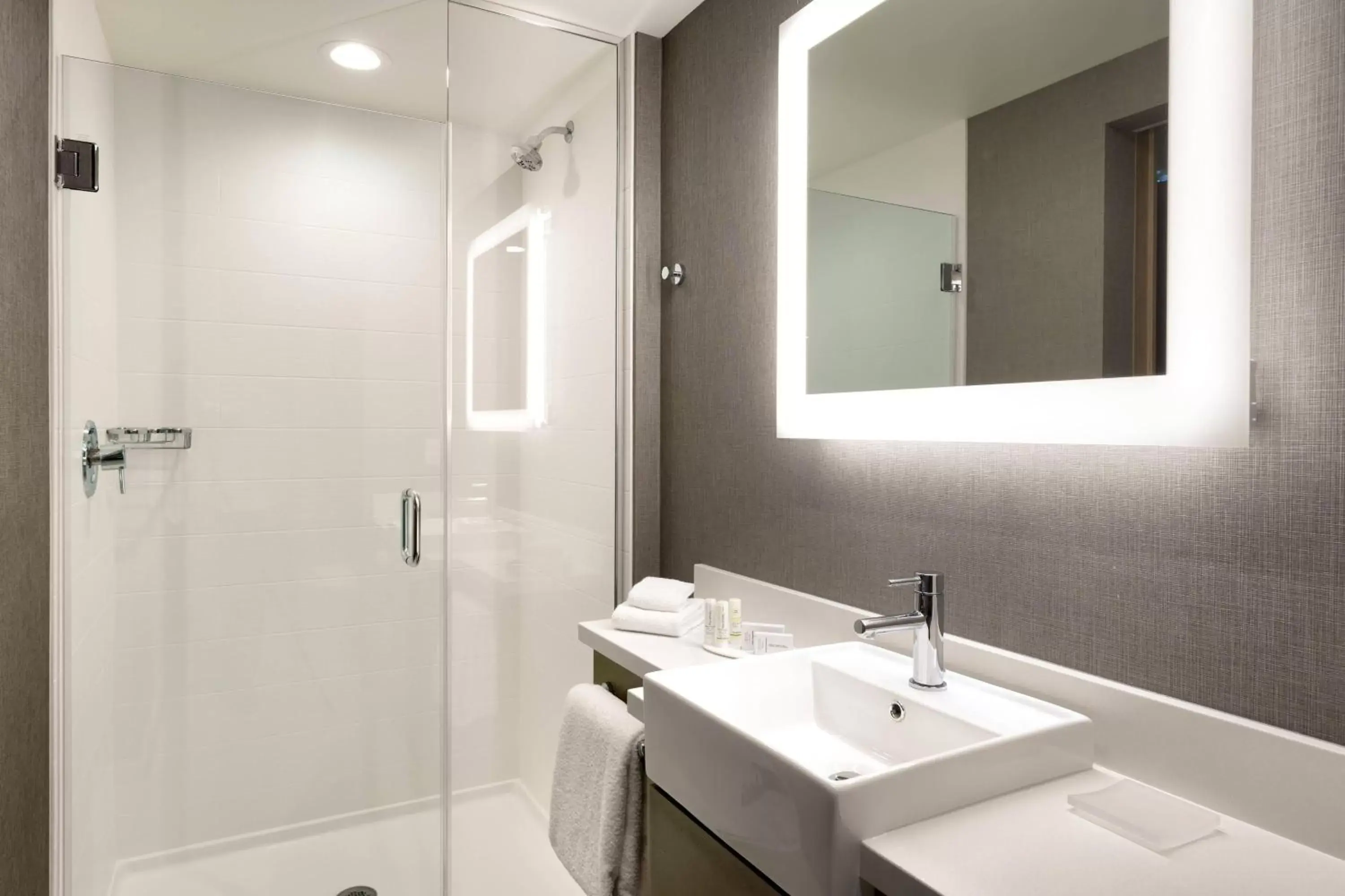 Bathroom in SpringHill Suites by Marriott Salt Lake City-South Jordan