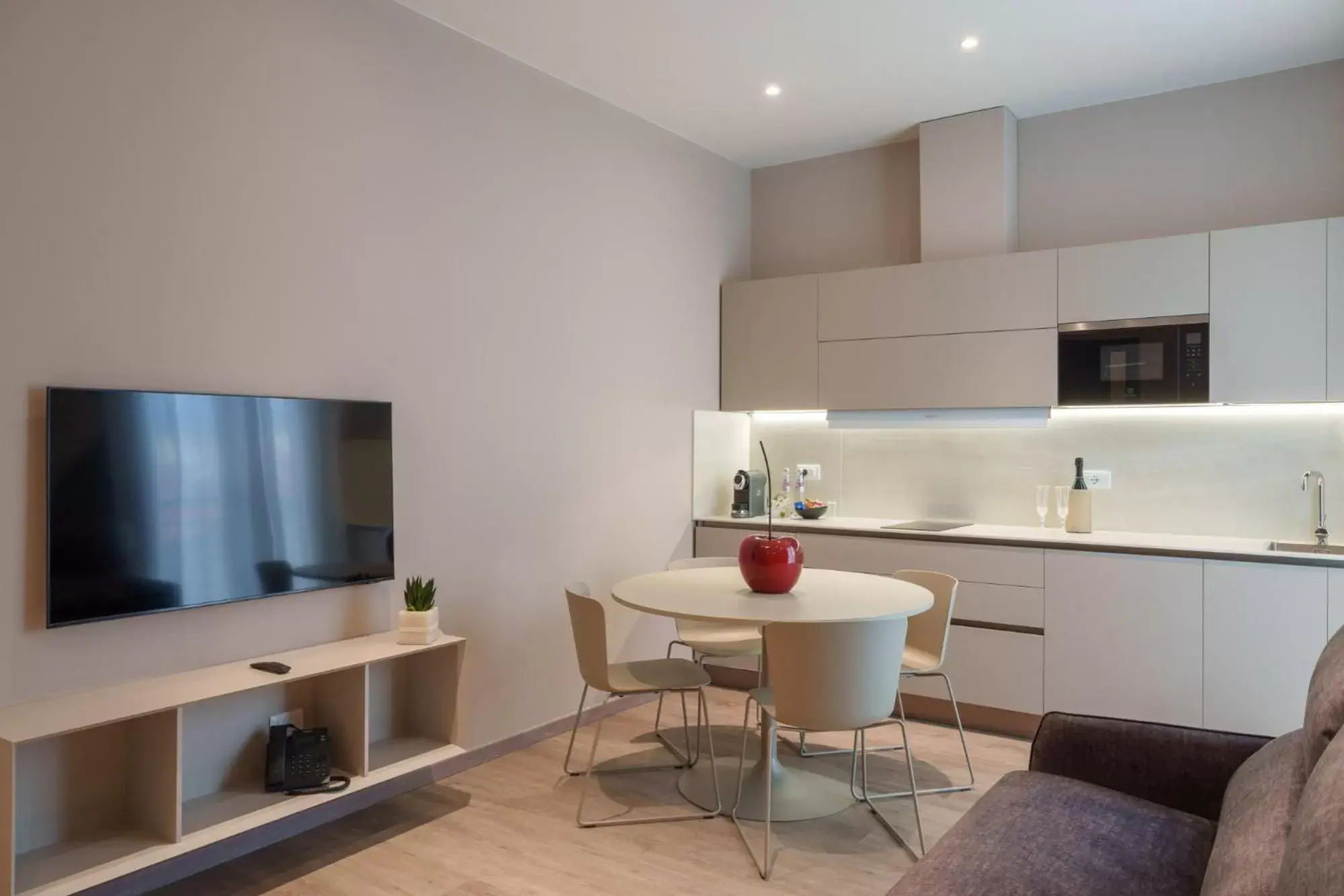TV and multimedia, Kitchen/Kitchenette in Vi Suites