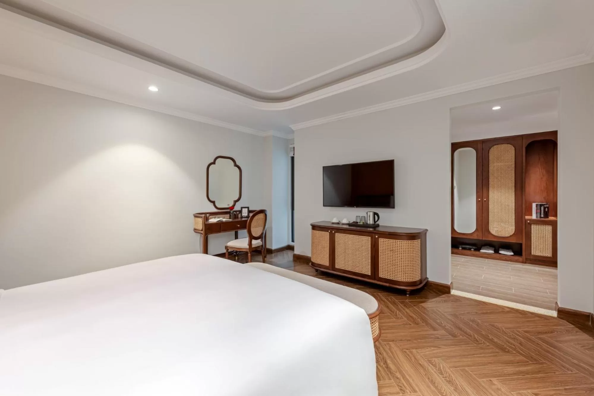 Deluxe King Room - Internal Window  in La Siesta Classic Hang Thung