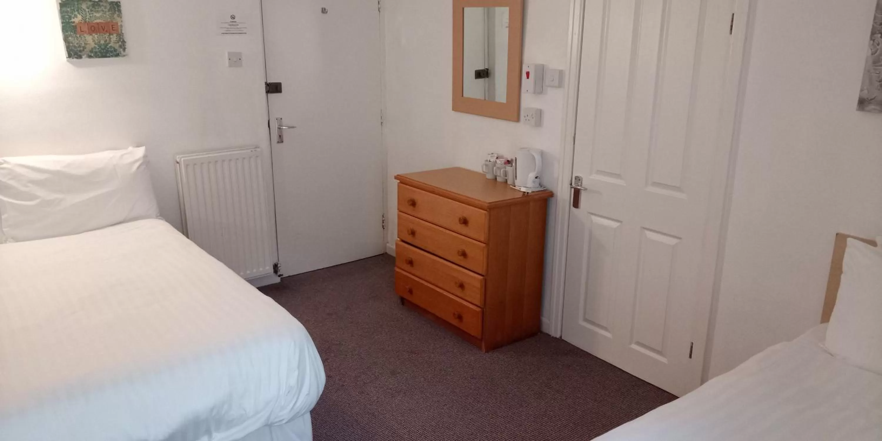 Family in The Kynance House on Plymouth Hoe ,26 Ensuite Rooms