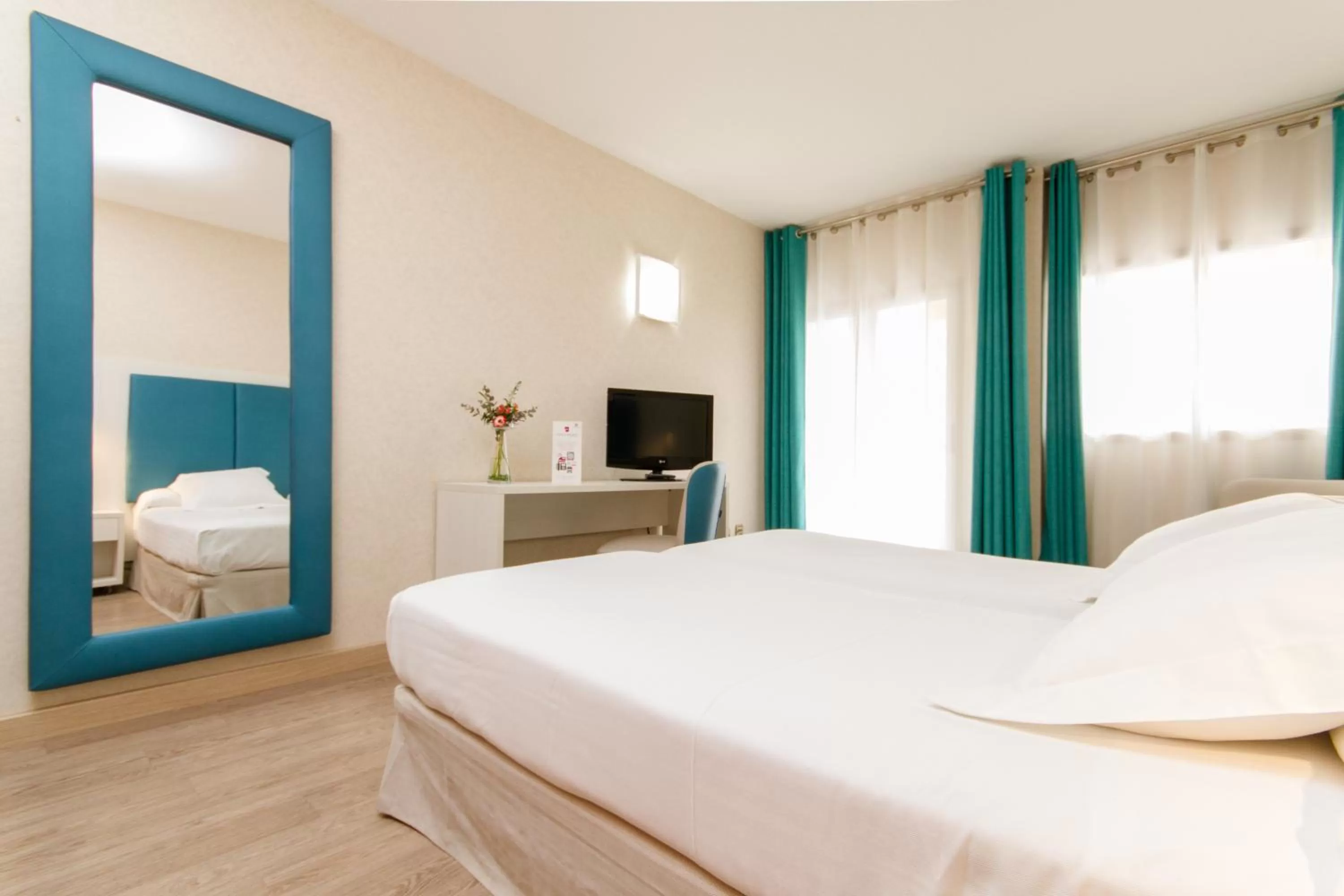 Photo of the whole room, Bed in Hotel Castilla Alicante