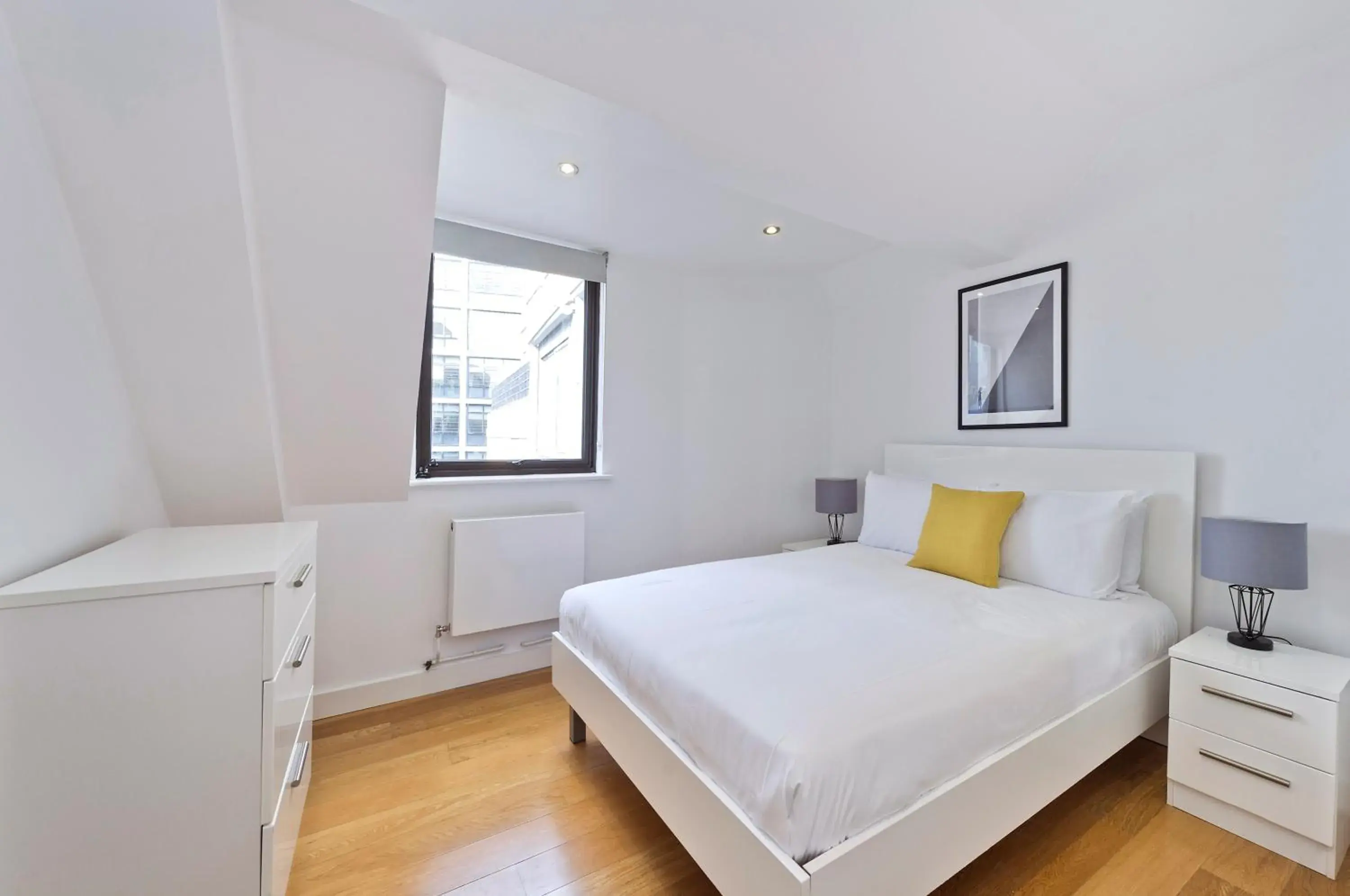 Bedroom, Bed in Red Lion Court by City2Stay