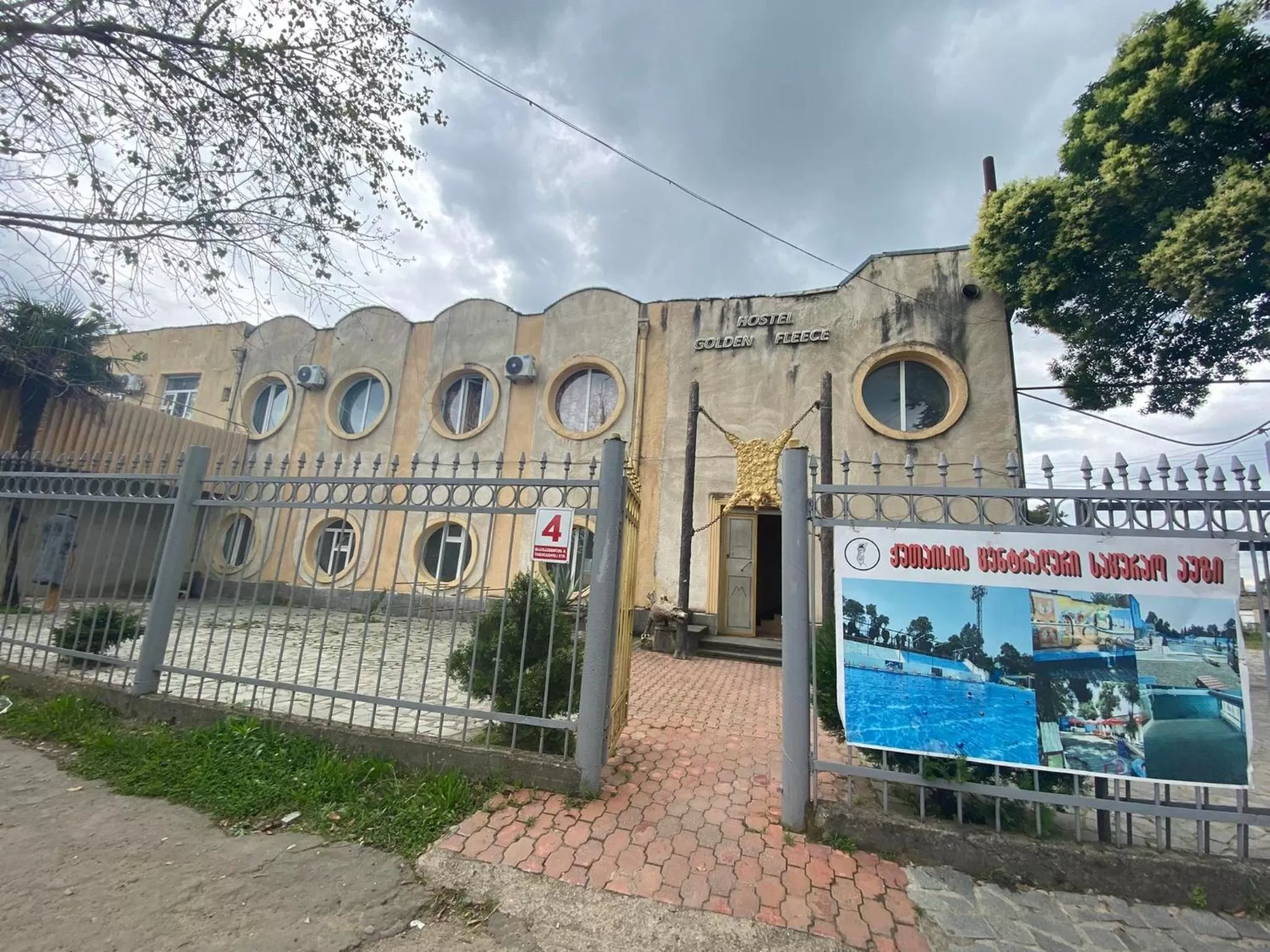 Property Logo/Sign in Hostel Golden Fleece