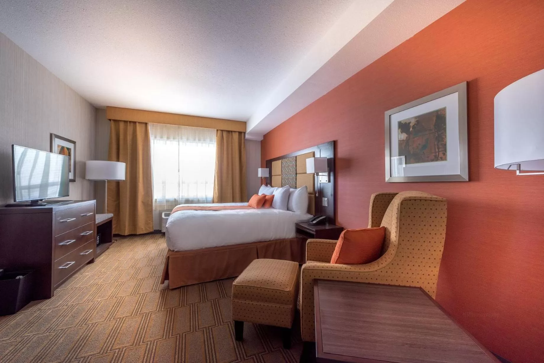 Photo of the whole room, Bed in Best Western Plus Chateau Fort St. John