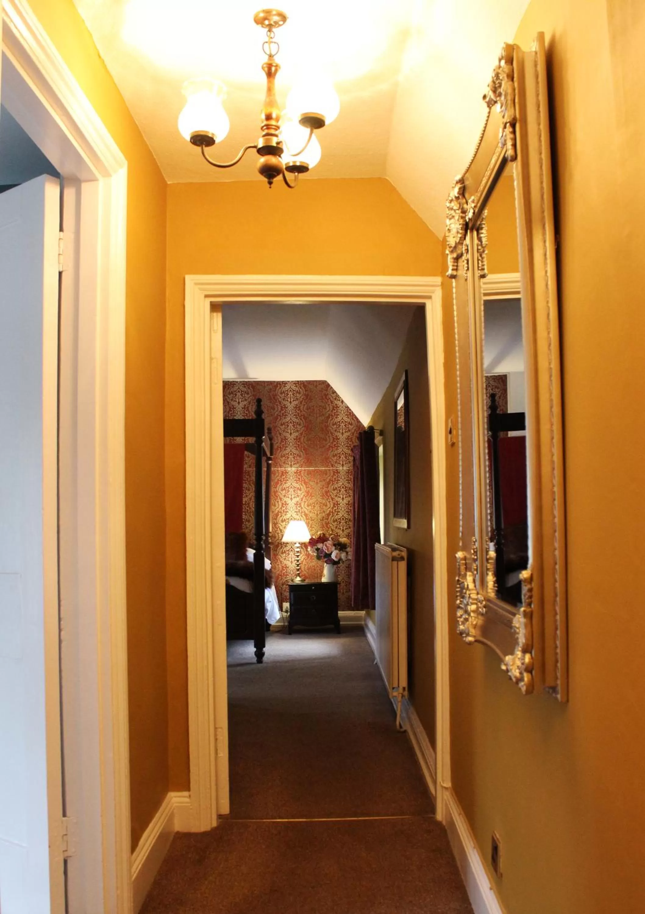 Shower in The Lion Hotel