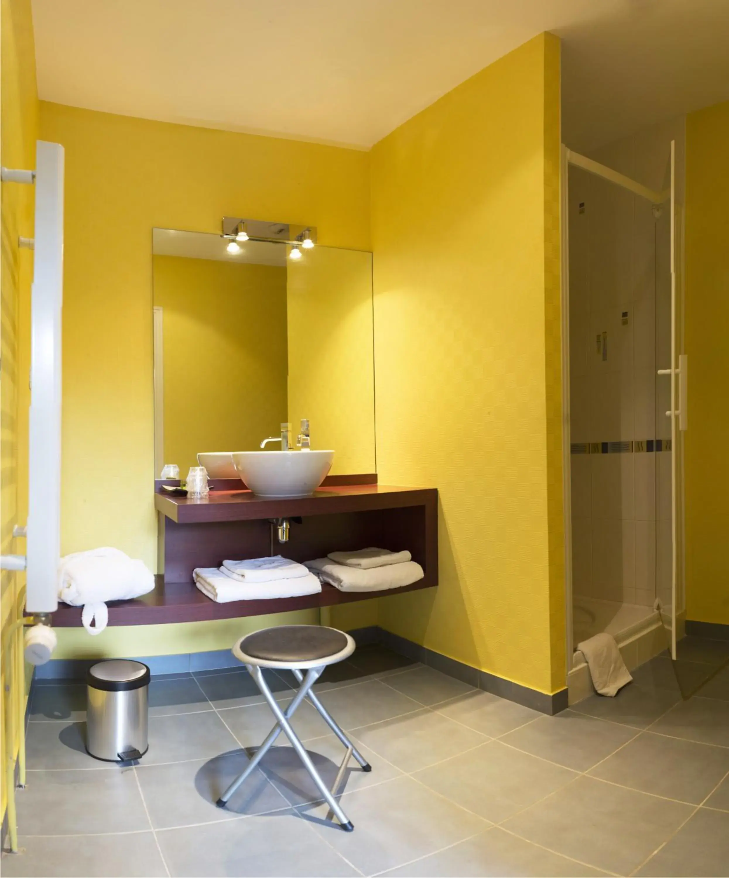 Bathroom in Citotel Le Clos Champel