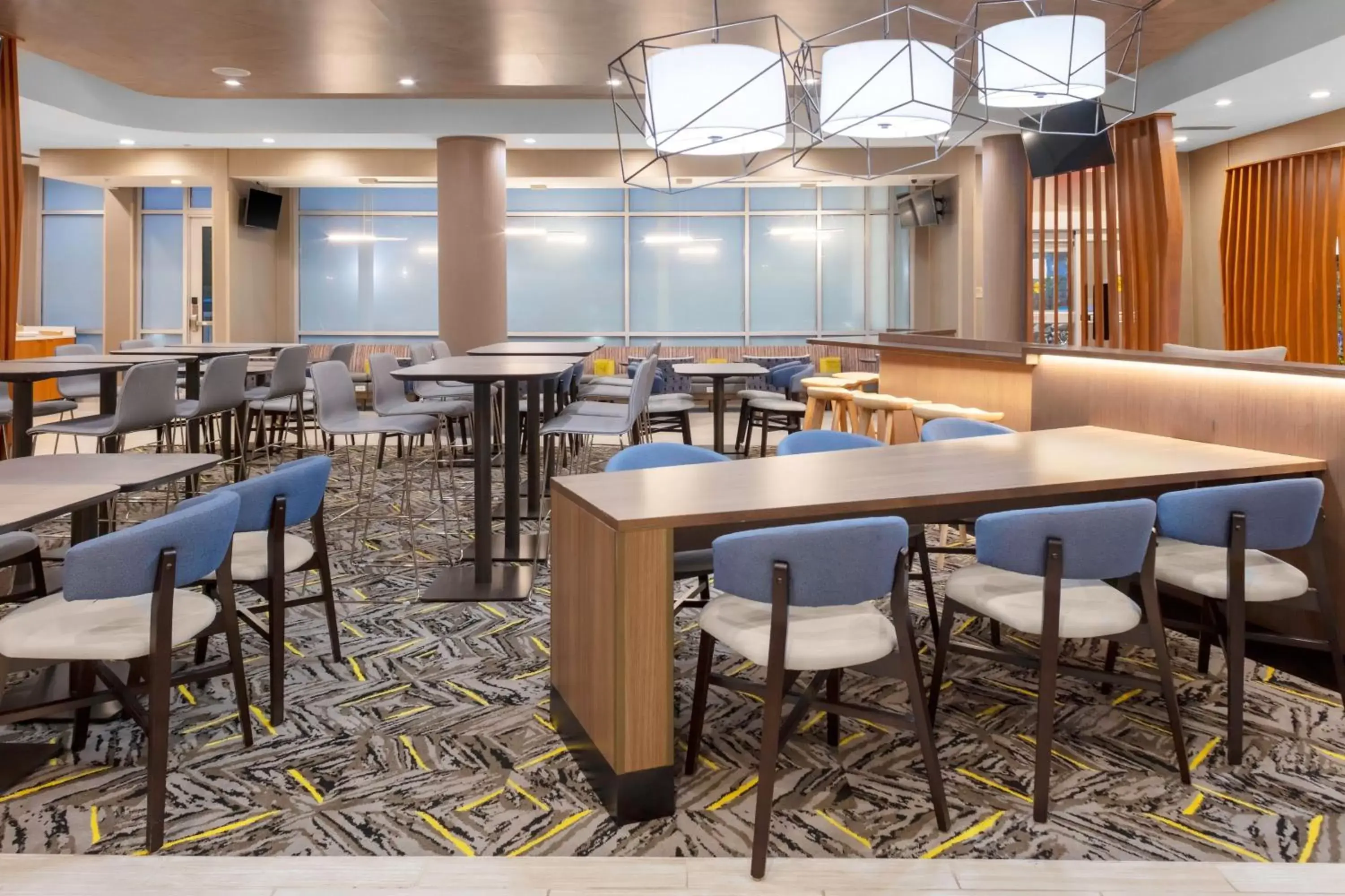 Breakfast, Restaurant/Places to Eat in SpringHill Suites Kansas City Airport