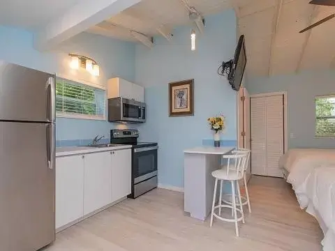 Kitchen/Kitchenette in Sunset Cove Beach Resort