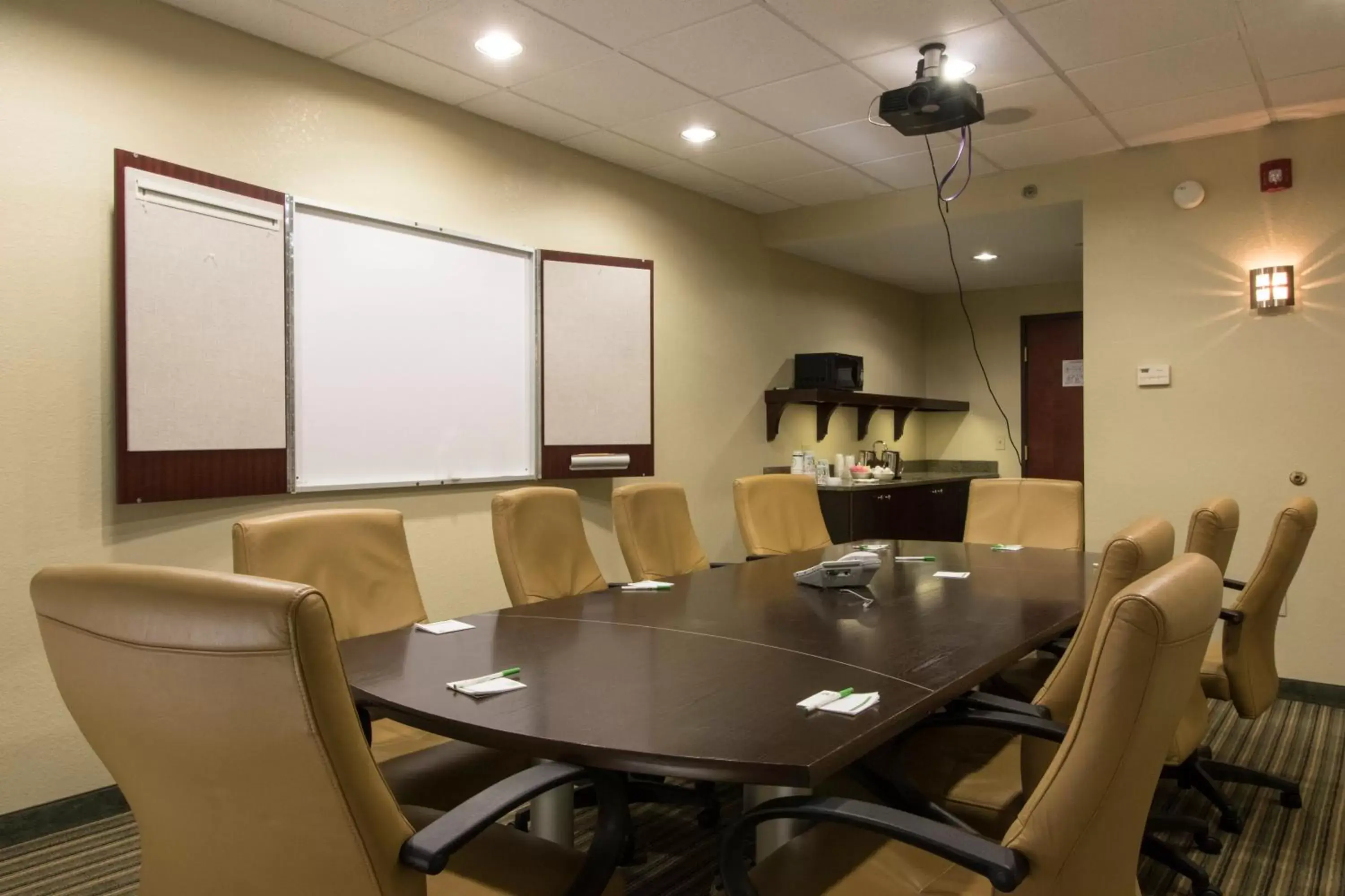 Meeting/conference room in Holiday Inn Pearl - Jackson Area, an IHG Hotel