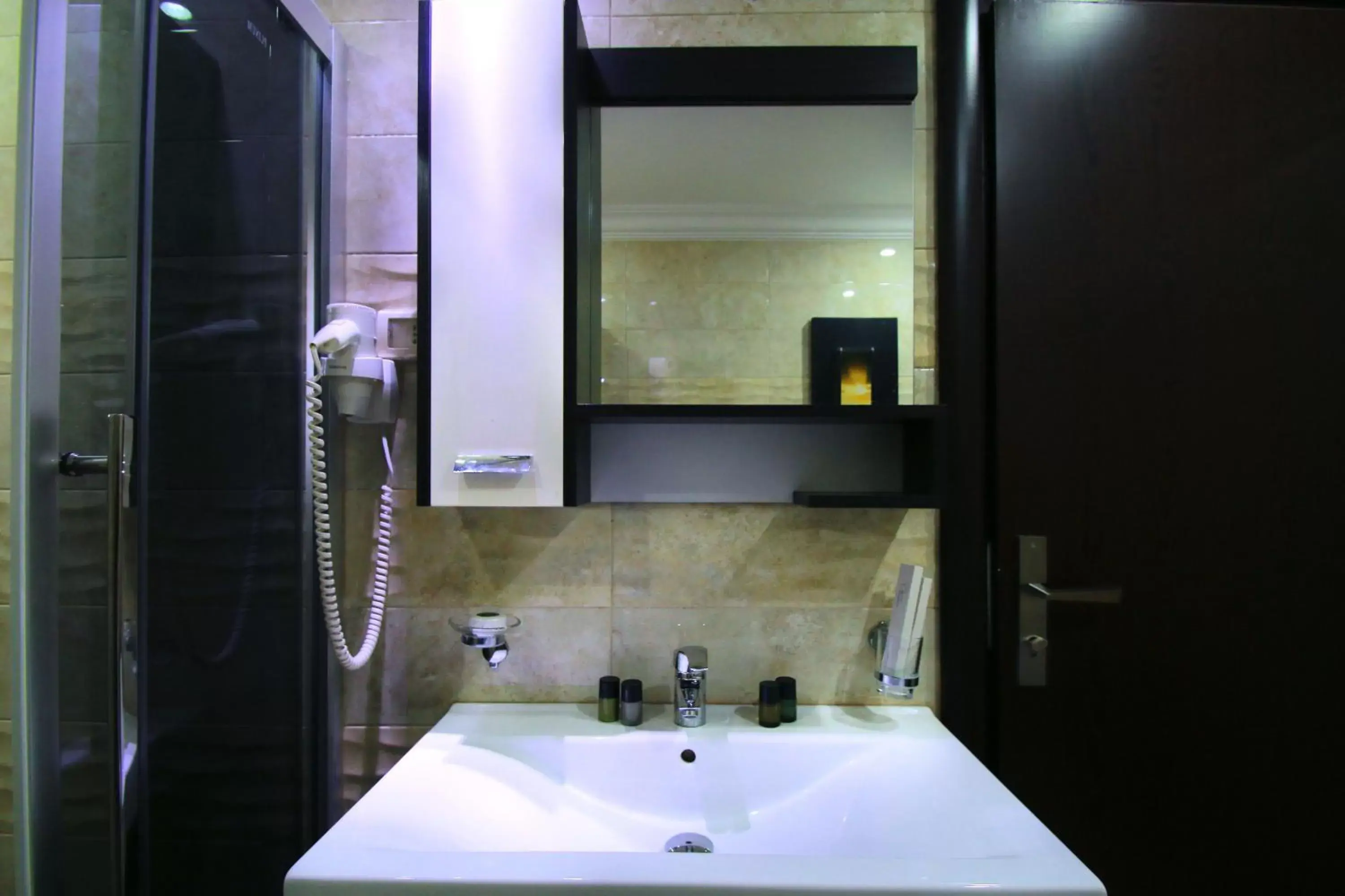 Bathroom in City Rose Hotel Suites