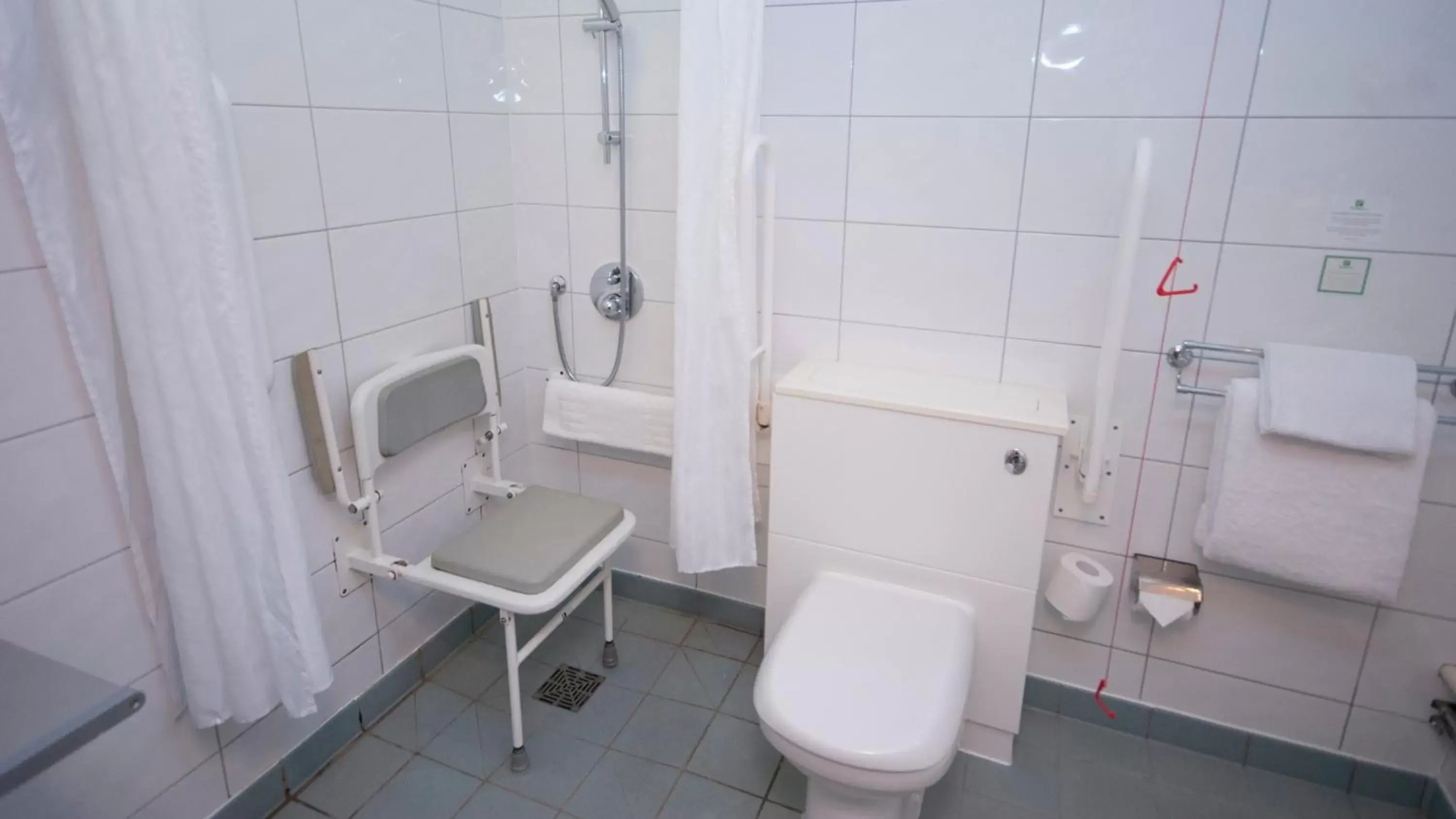 Shower, Bathroom in Holiday Inn Manchester - Central Park, an IHG Hotel