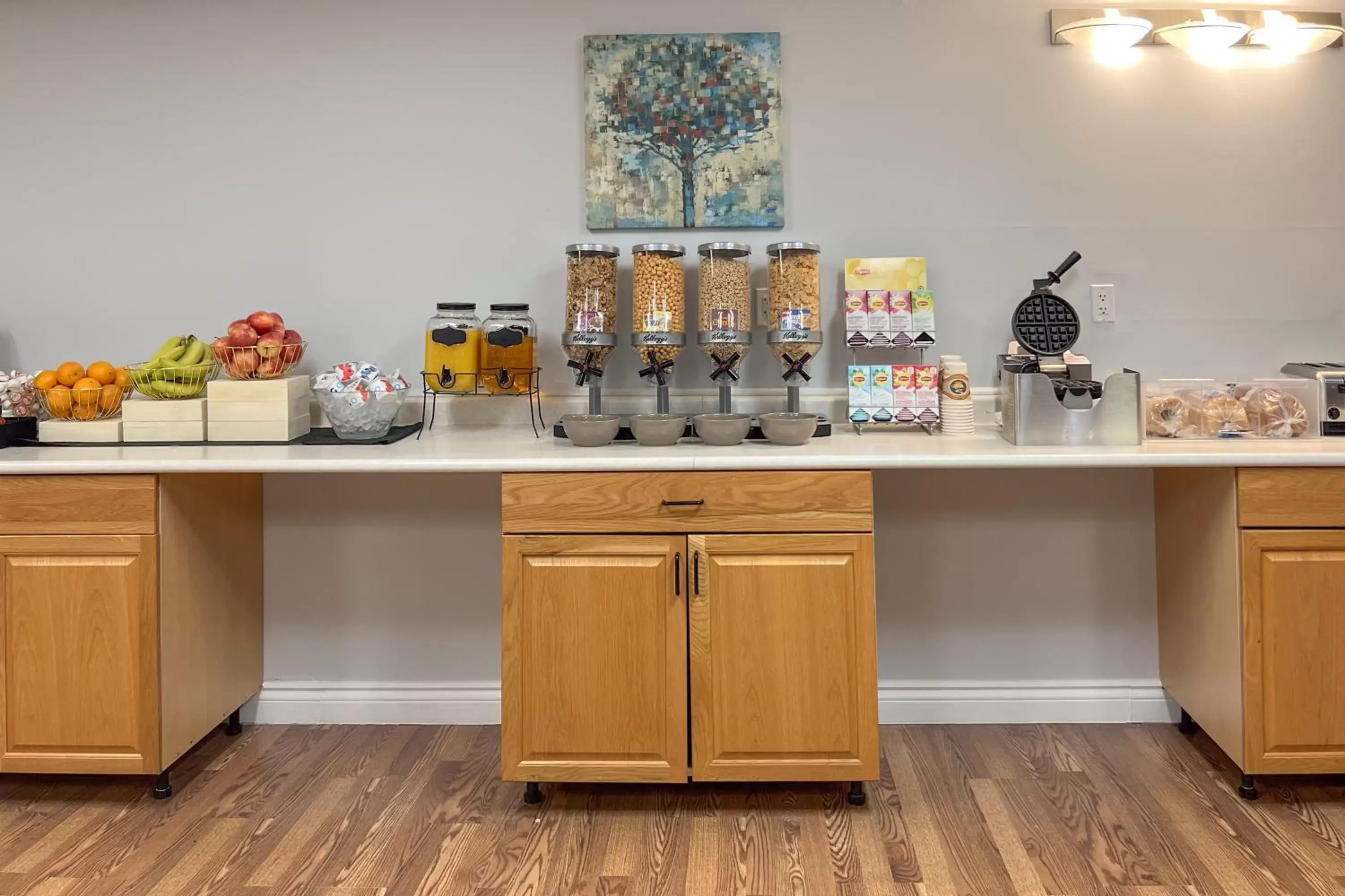 Breakfast, Kitchen/Kitchenette in Coast Hinton Hotel