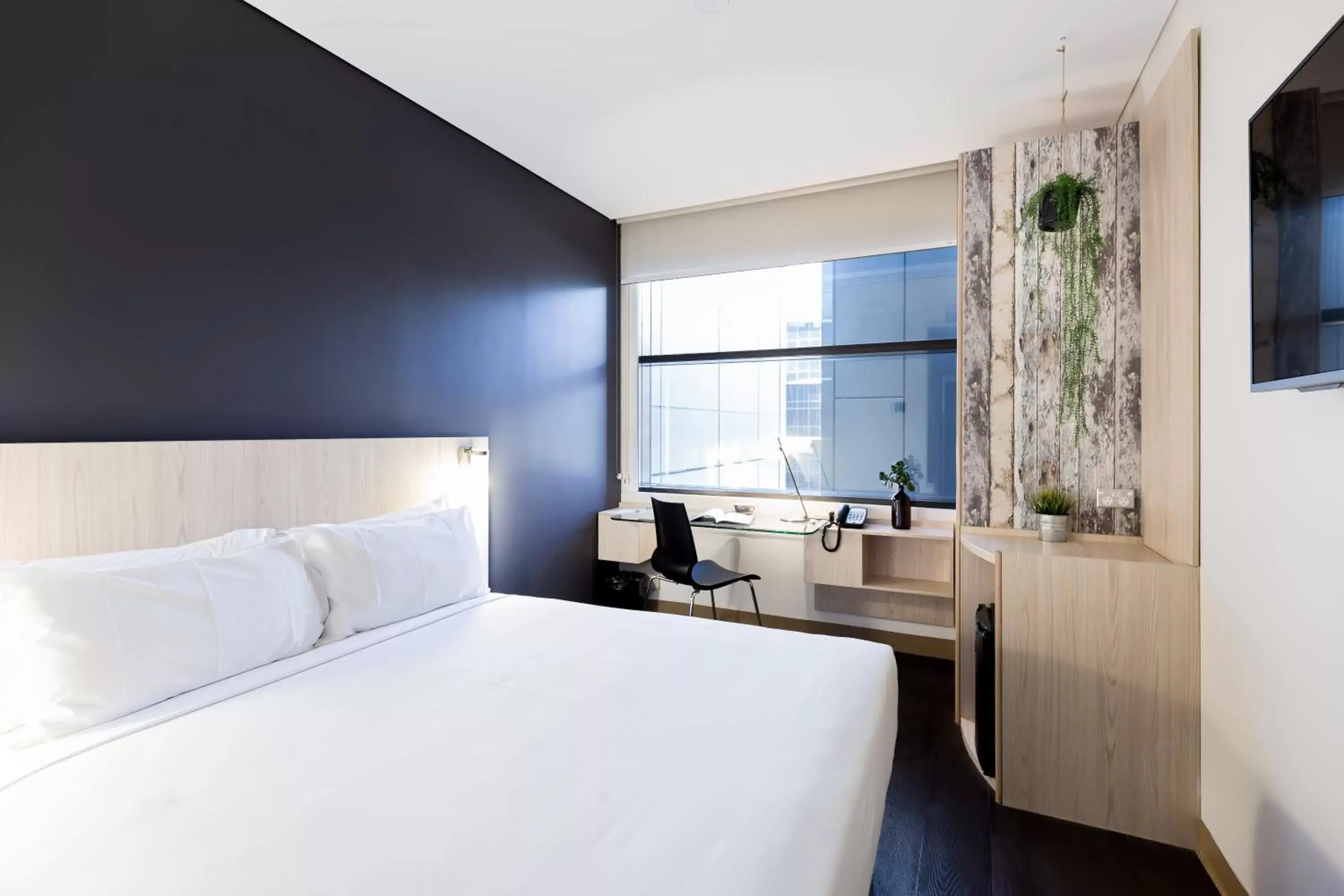 Bed in ibis Sydney Barangaroo