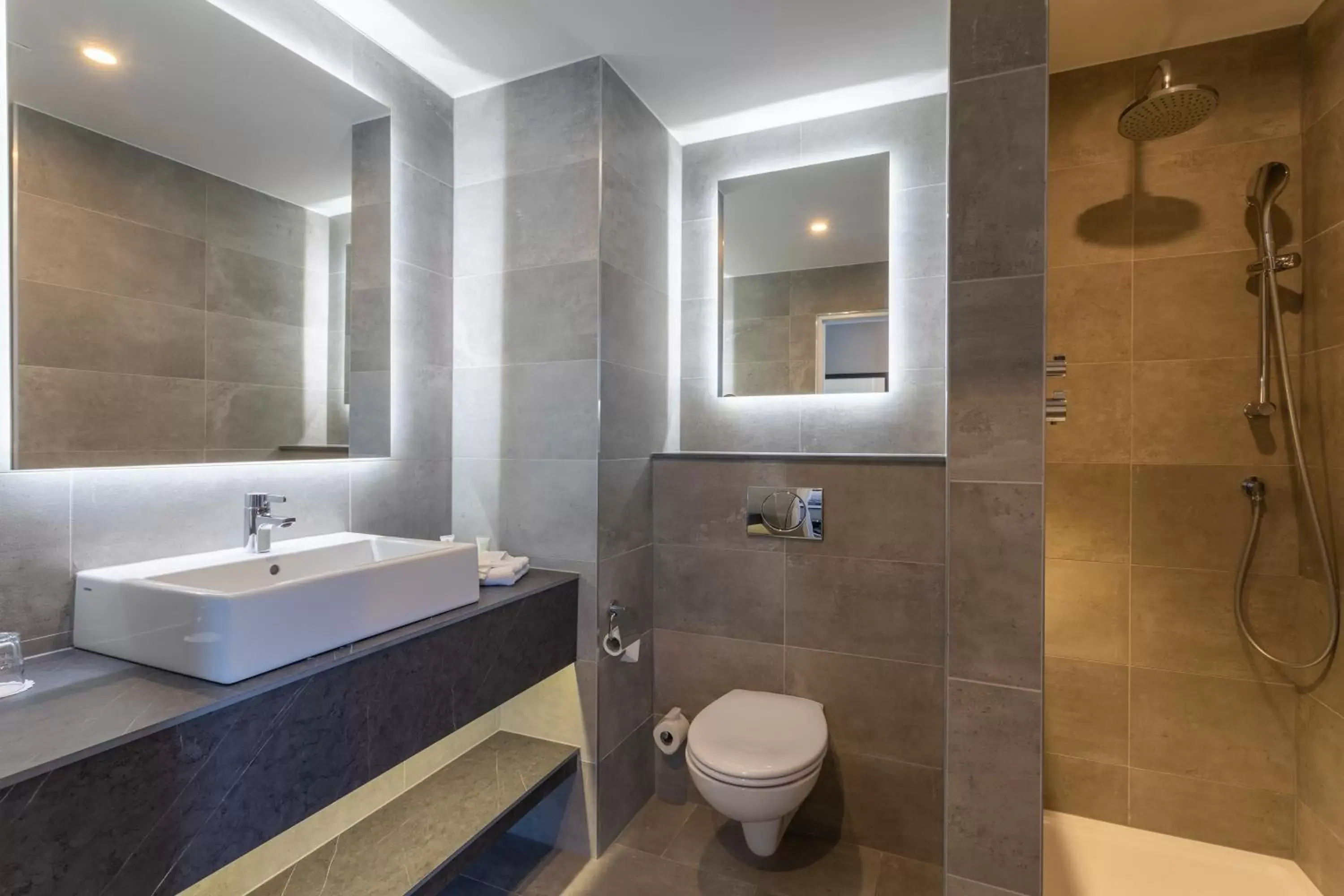 Bathroom in Clybaun Hotel