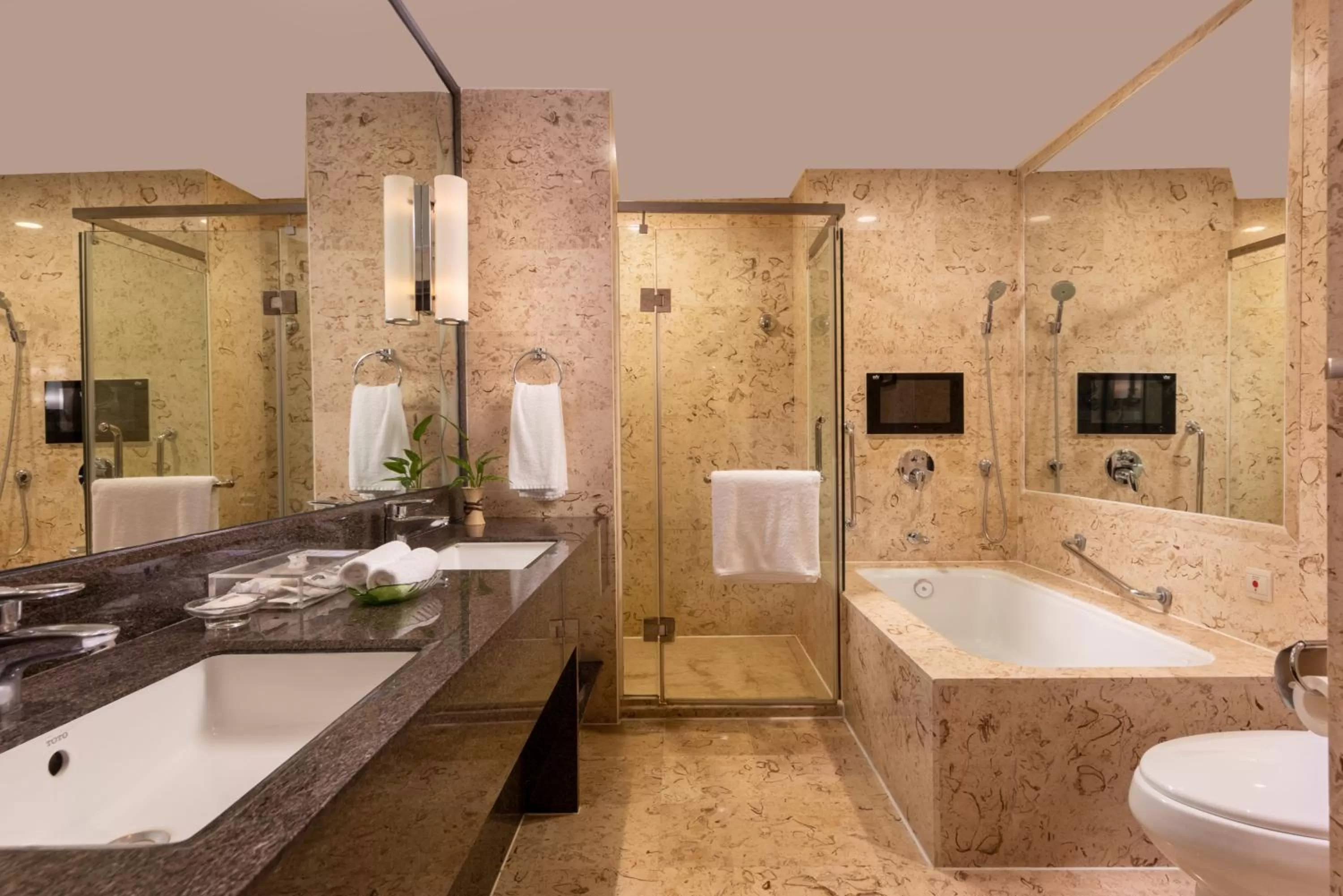 Bathroom in Crowne Plaza Foshan by IHG