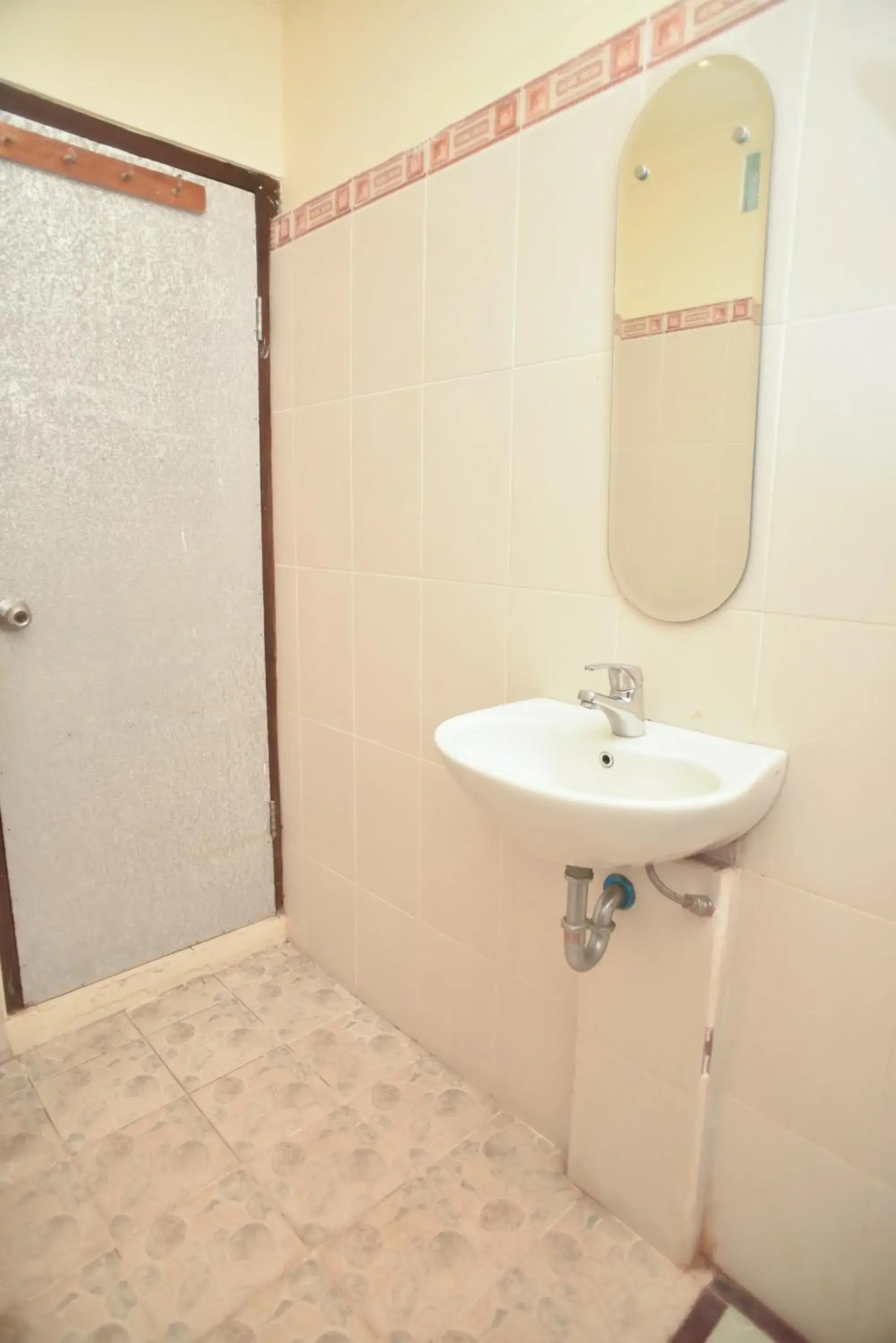 Shower, Bathroom in Omah d'Taman by EPS