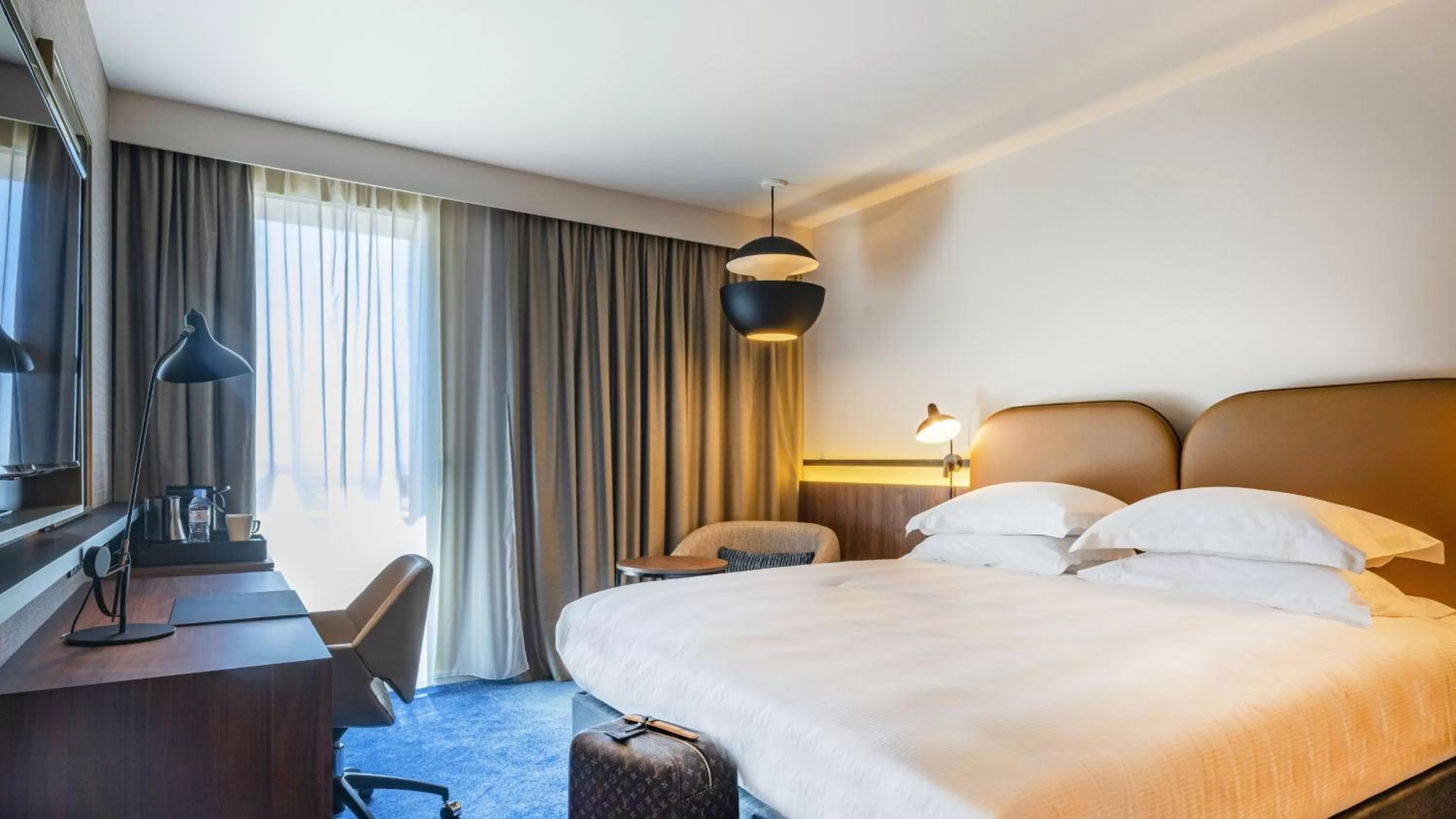 Photo of the whole room, Bed in Crowne Plaza - Nice - Grand Arenas by IHG