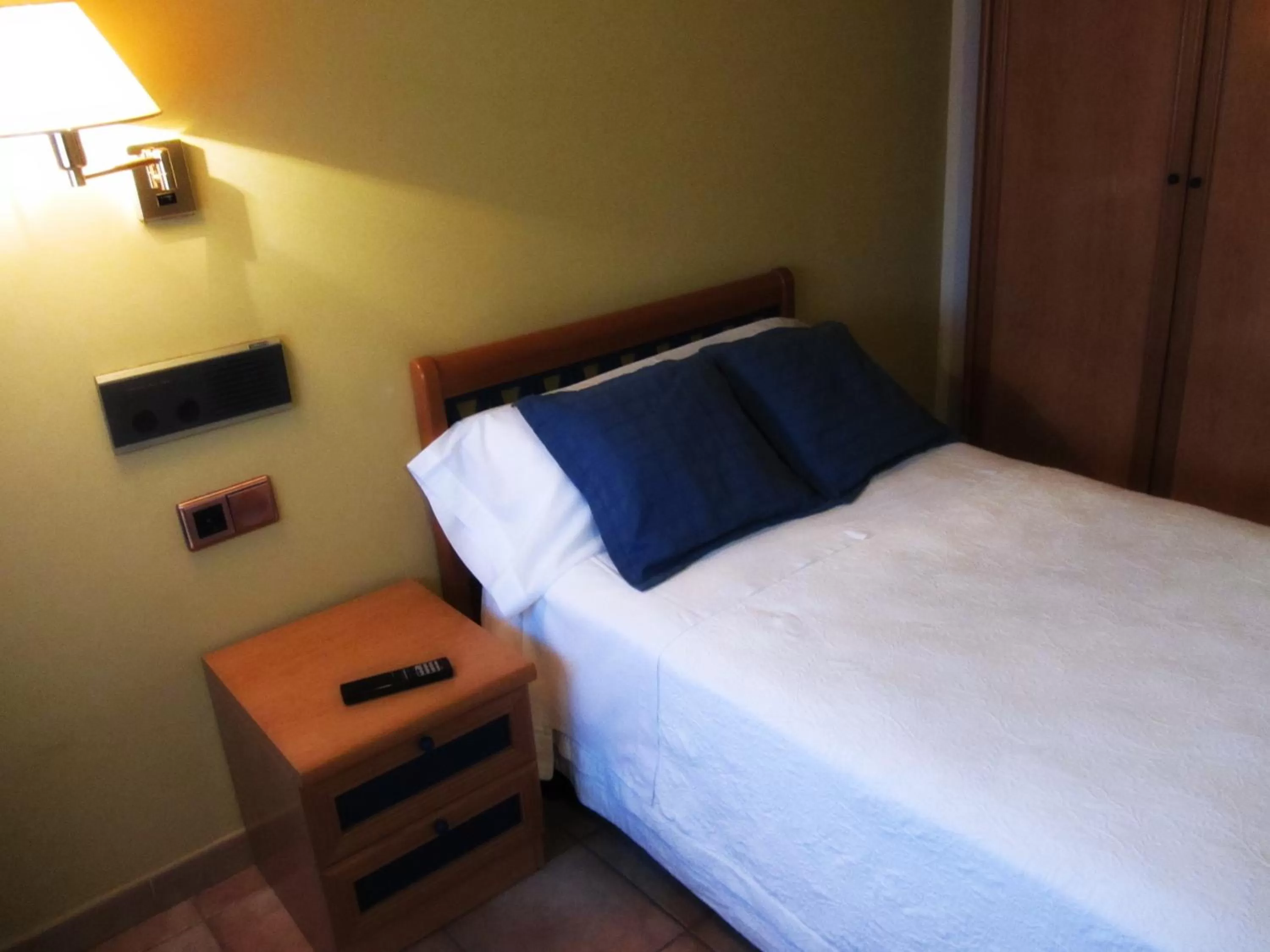 Photo of the whole room, Bed in Hotel Villa de Utrillas