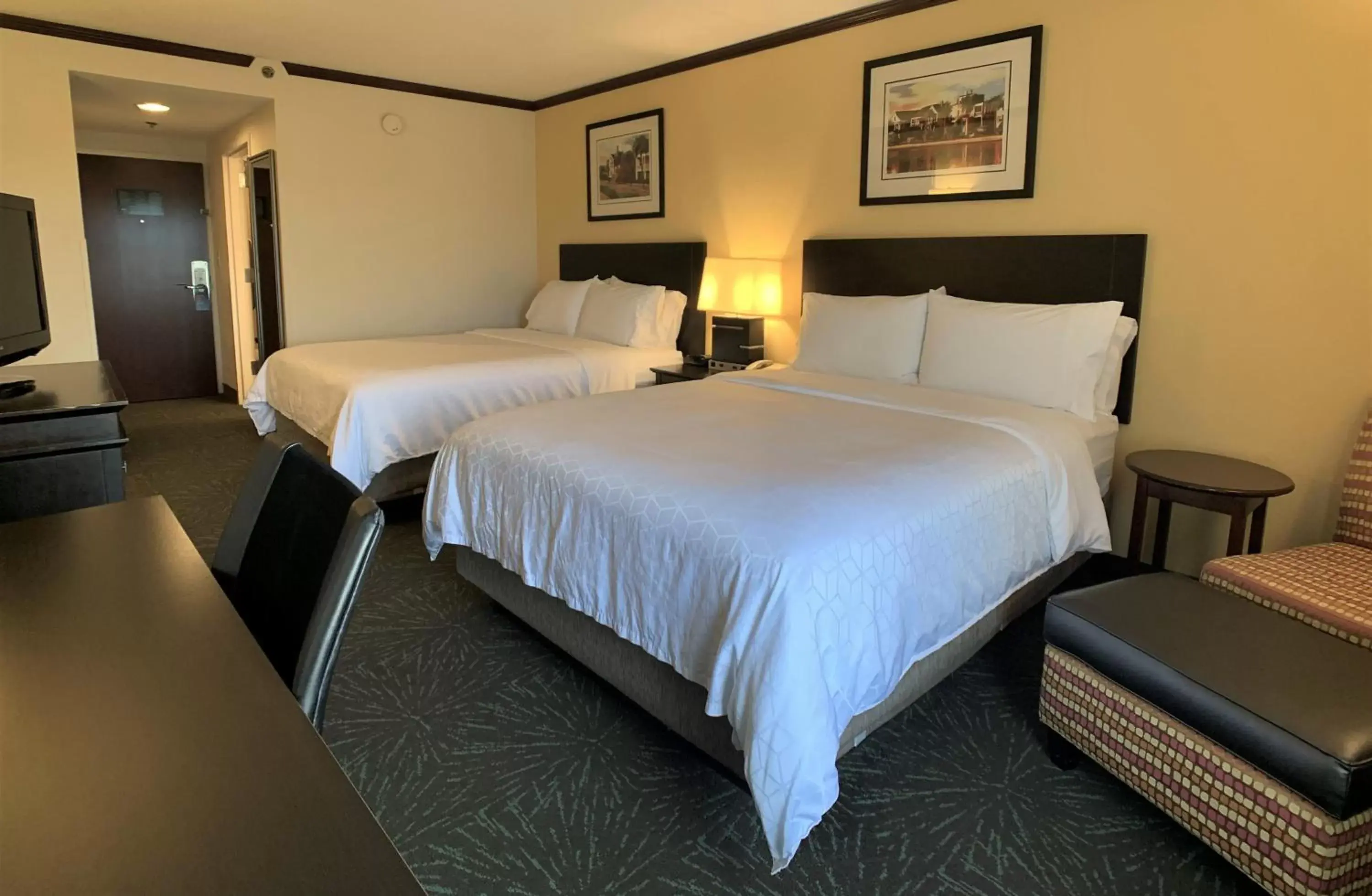 Photo of the whole room, Bed in Holiday Inn Express Hotel & Suites Charleston-Ashley Phosphate, an IHG Hotel