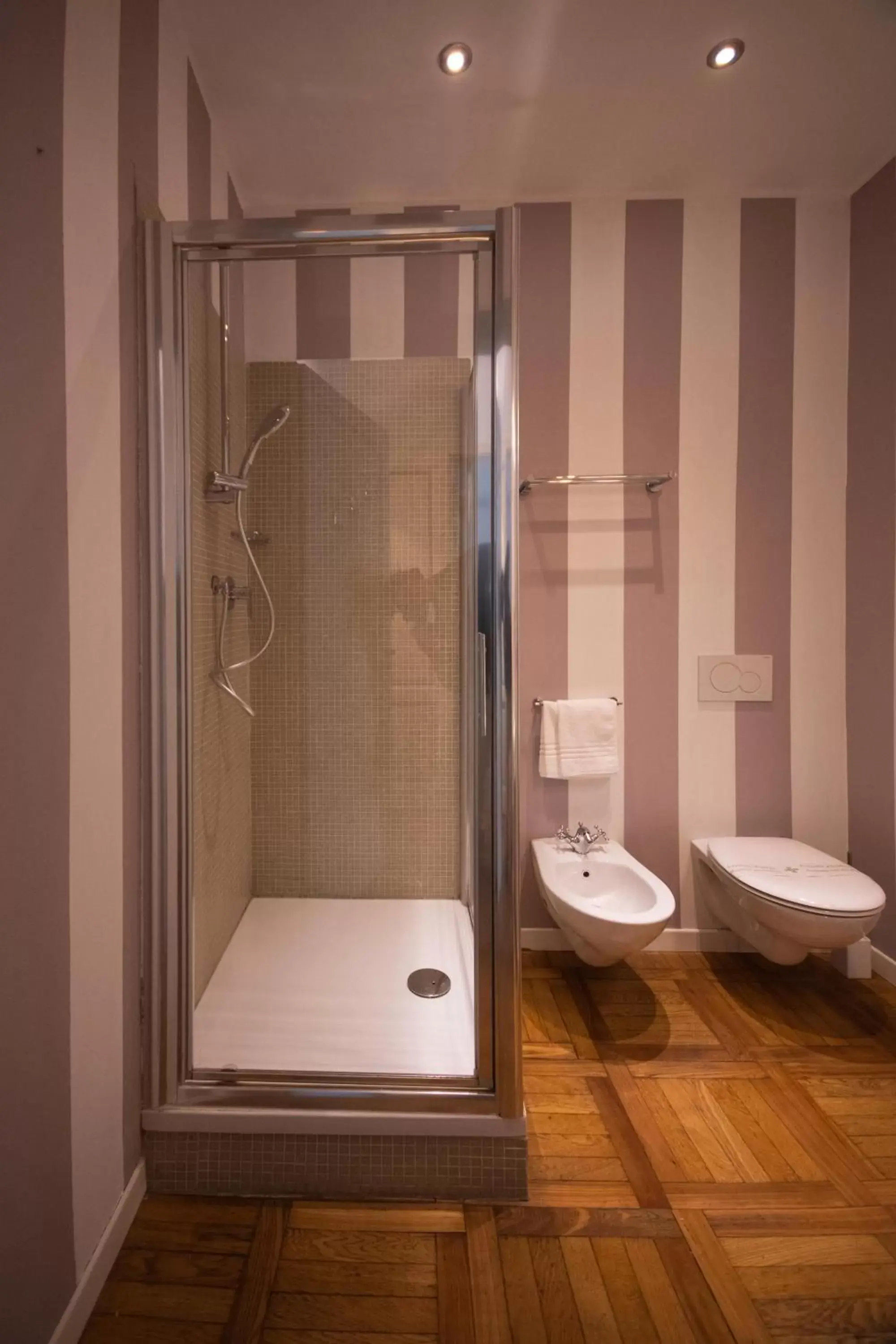 Shower, Bathroom in B&B Dimora Sassetti 6
