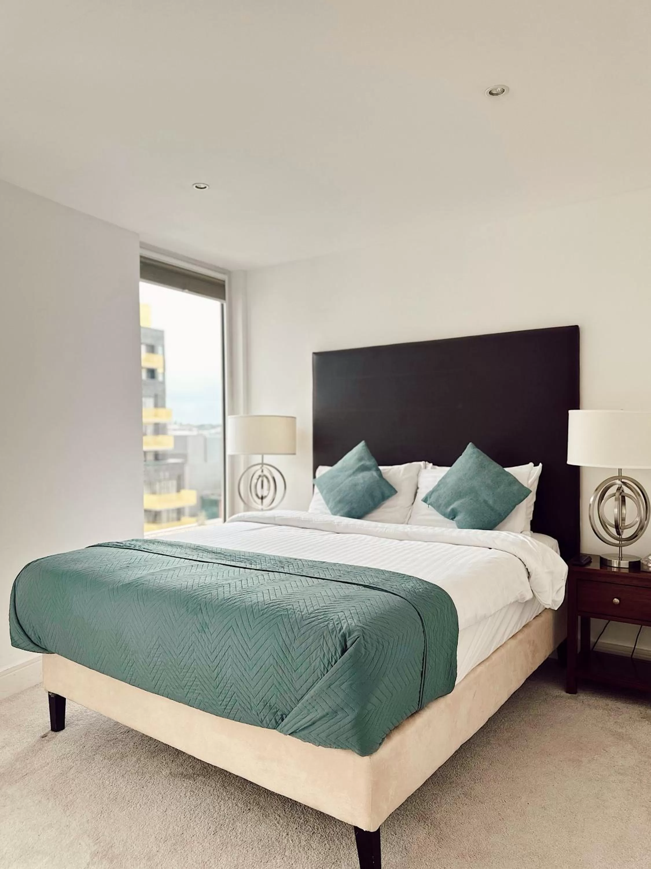 Bed in Canary Wharf - Luxury Apartments