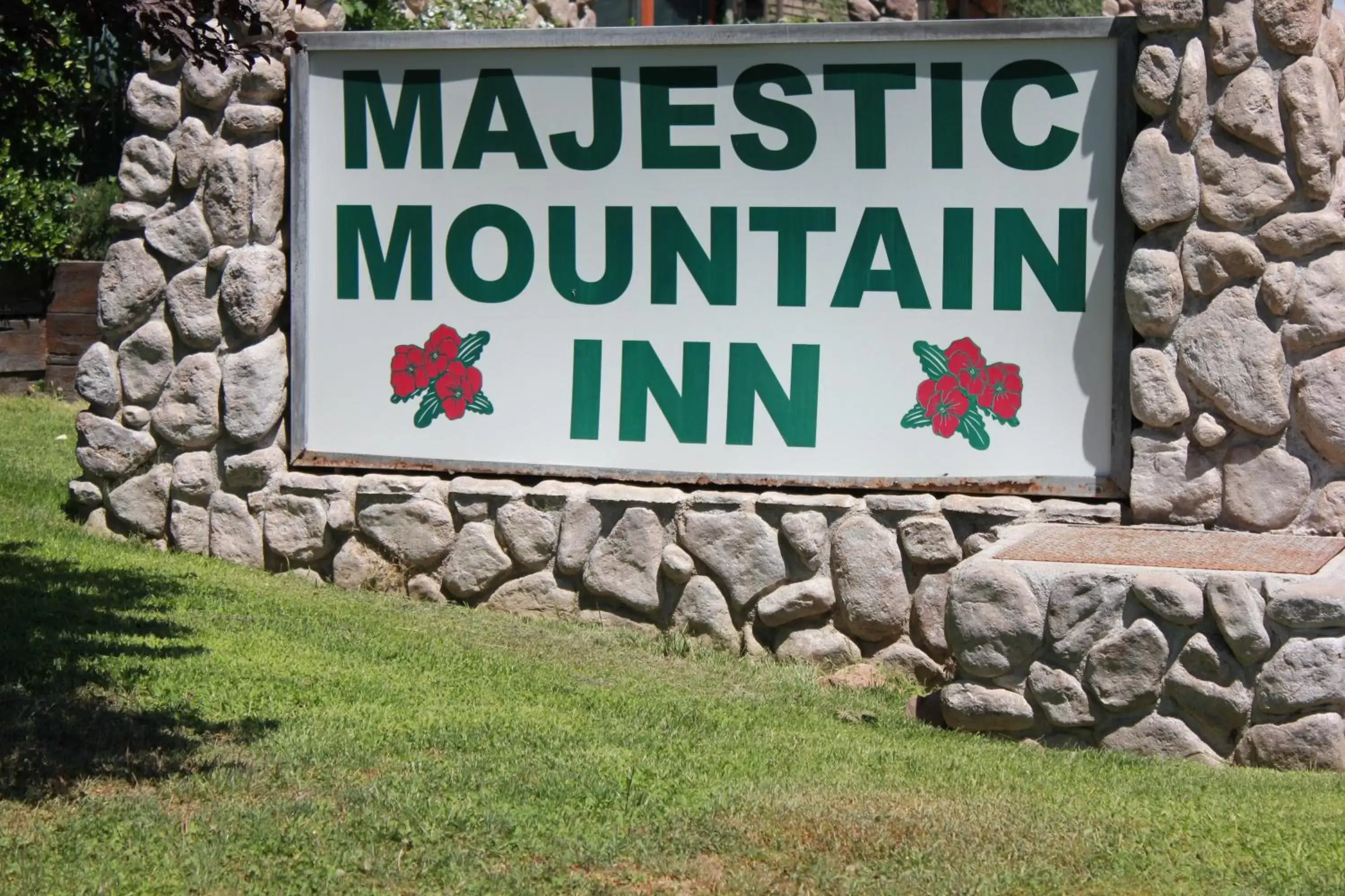 Facade/entrance, Property Logo/Sign in Majestic Mountain Inn