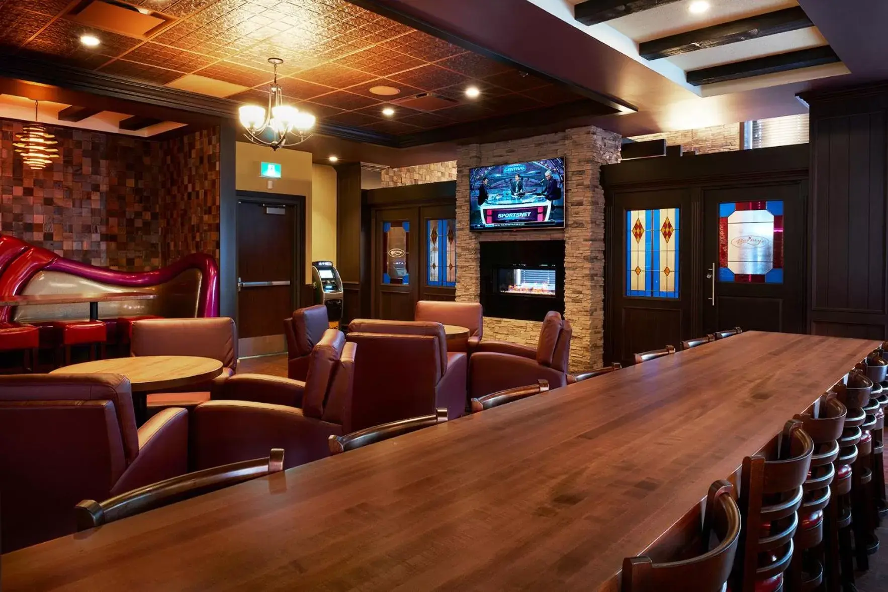 Lounge or bar in Best Western Plus Edmonton Airport Hotel Lounge or bar in Best Western Plus Edmonton Airport Hotel