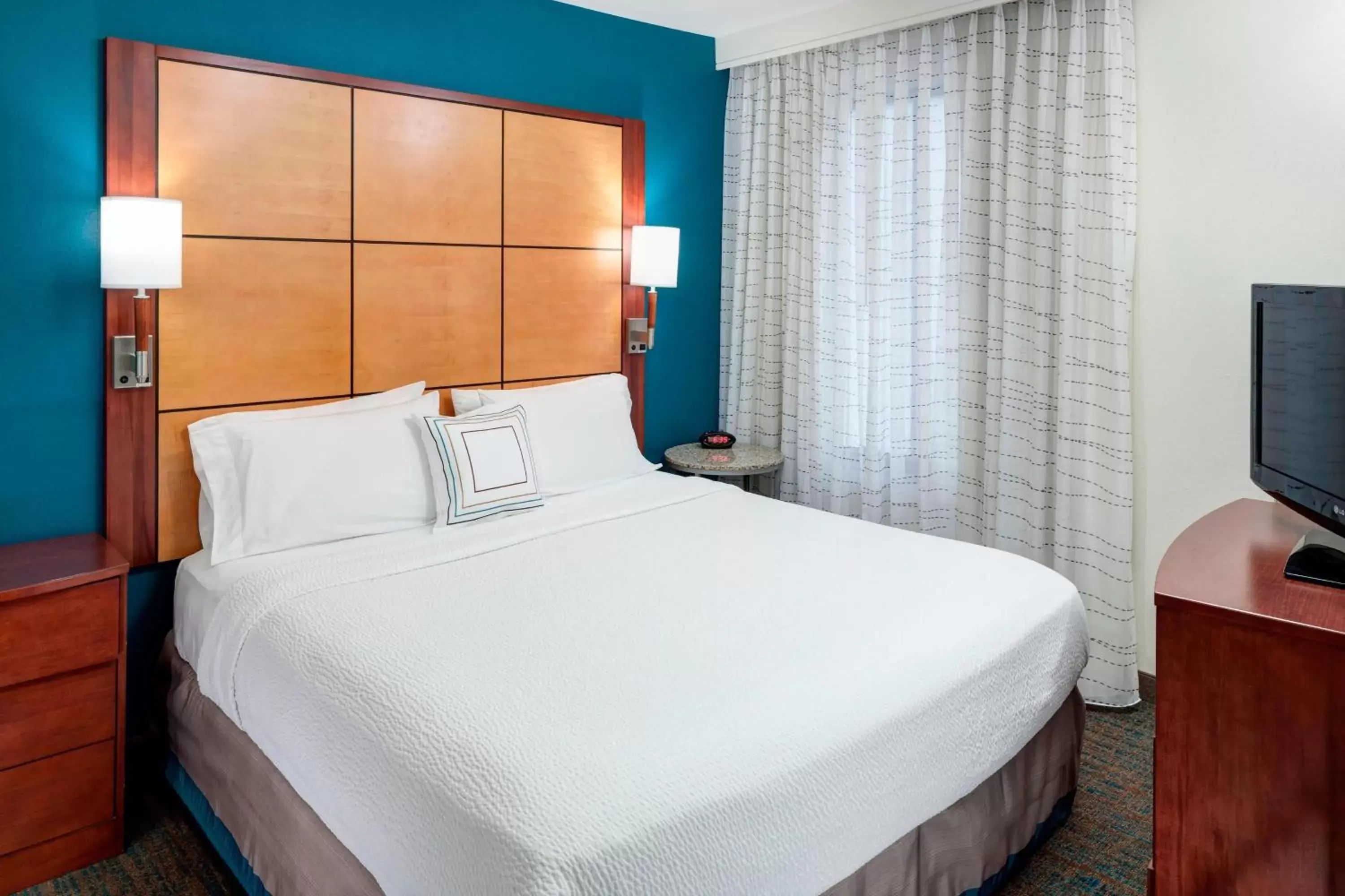 Bedroom, Bed in Residence Inn by Marriott Chicago Lake Forest/Mettawa
