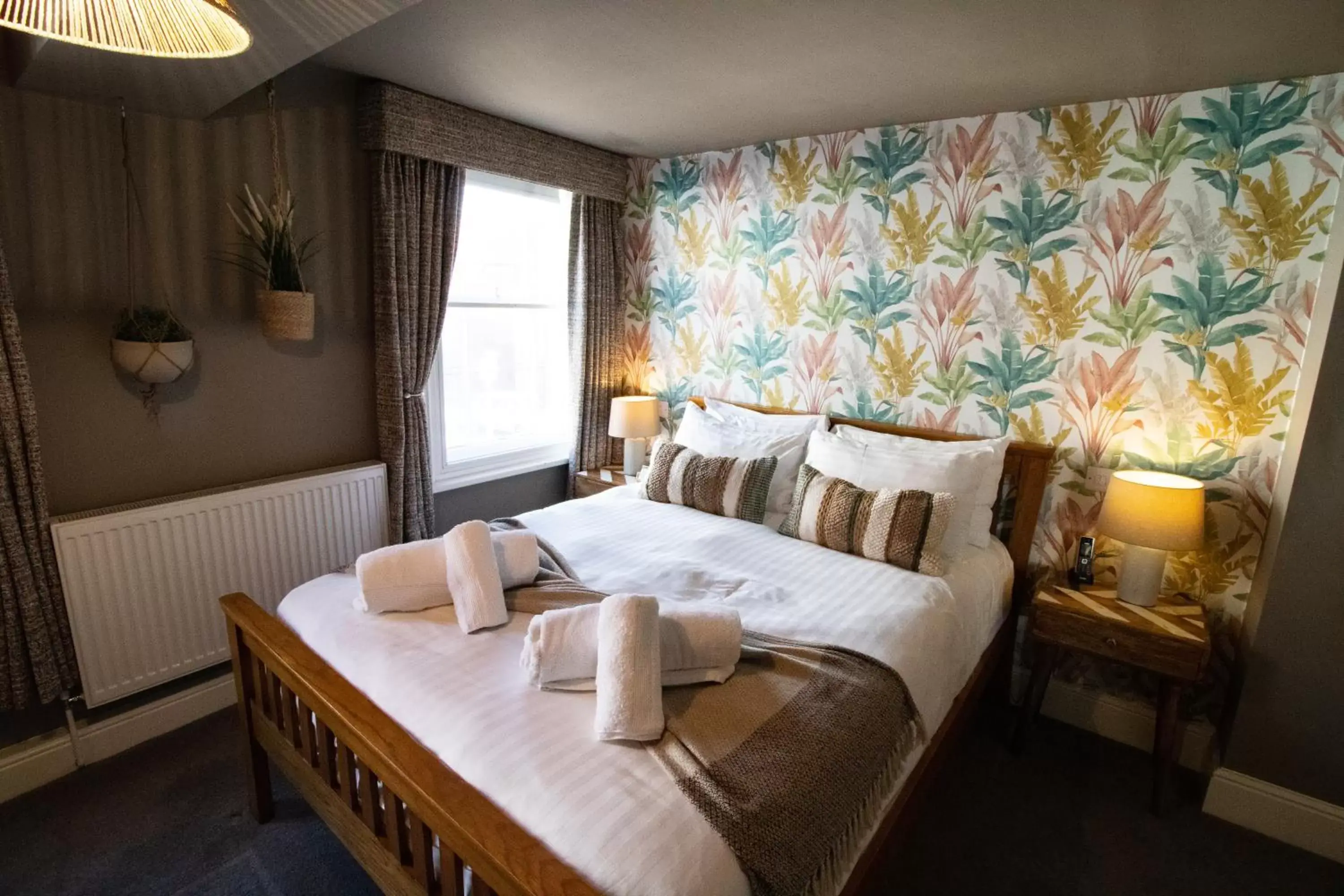 Bed in The Wheatsheaf Pub, Kitchen & Rooms