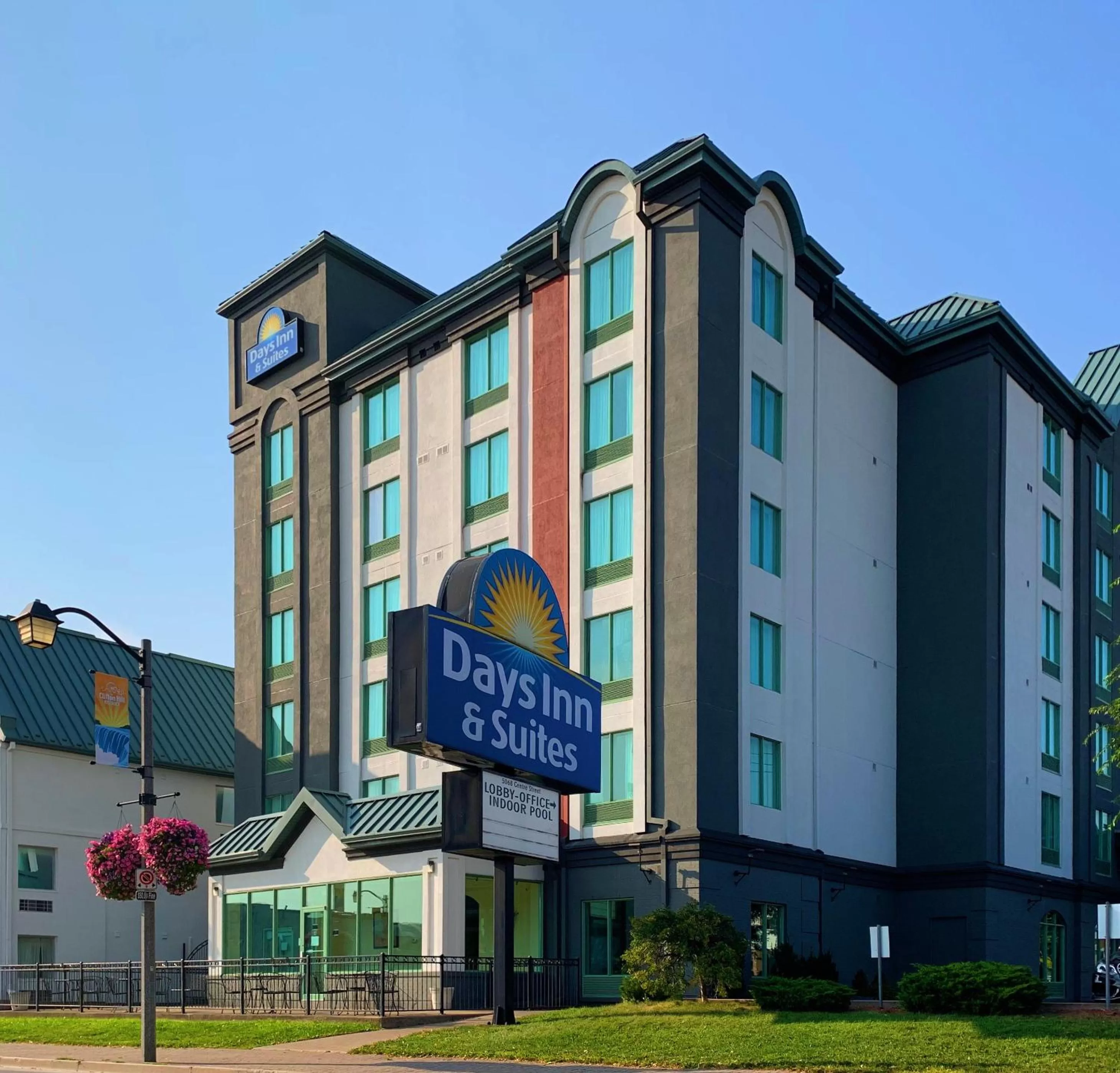 Property building in Days Inn by Wyndham Niagara Falls Centre St By the Falls