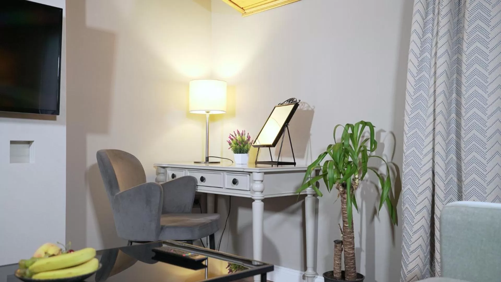 Bed in Homey AirPort Hotel