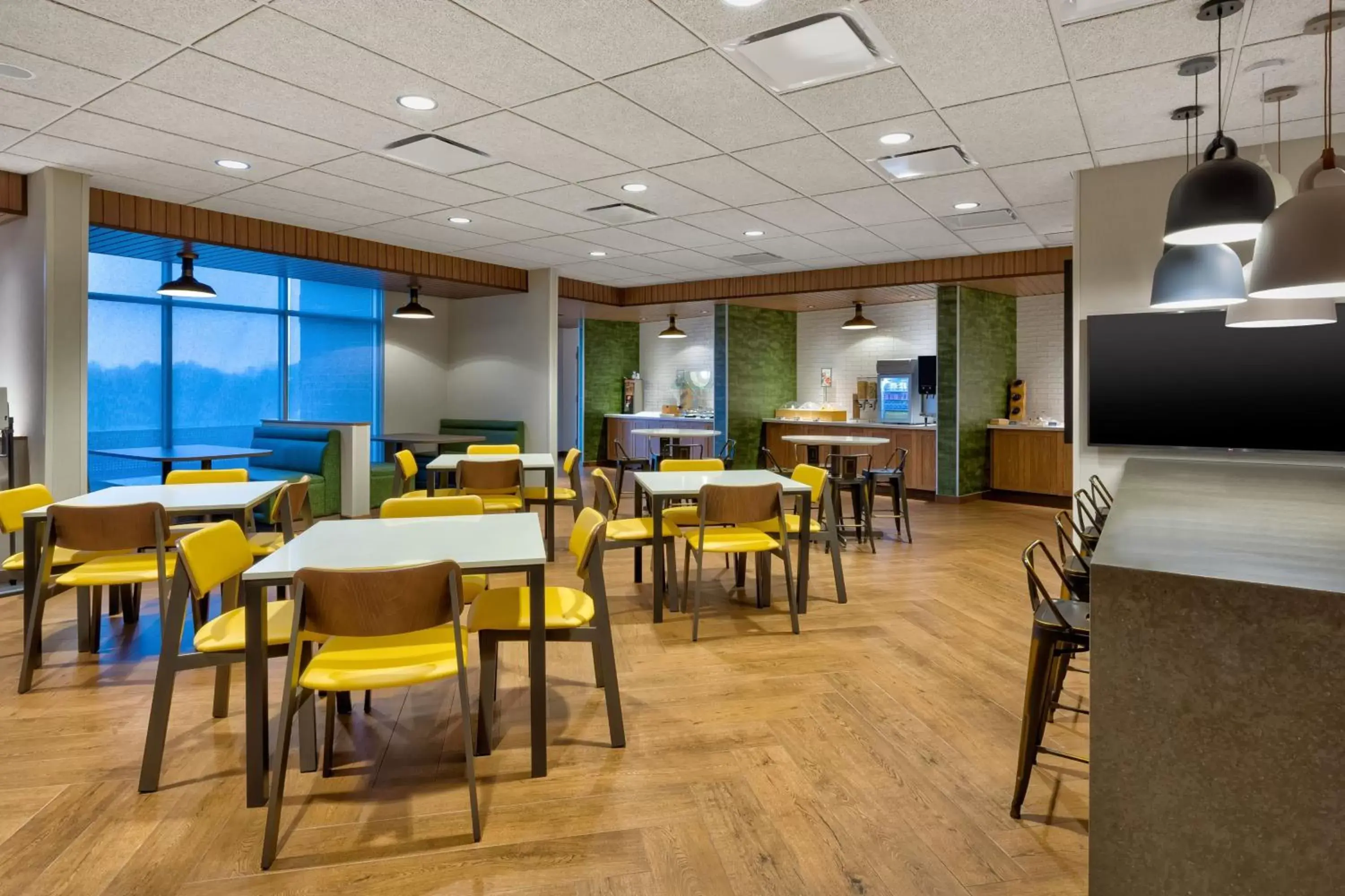 Breakfast, Restaurant/Places to Eat in Fairfield by Marriott Inn & Suites Grand Rapids North