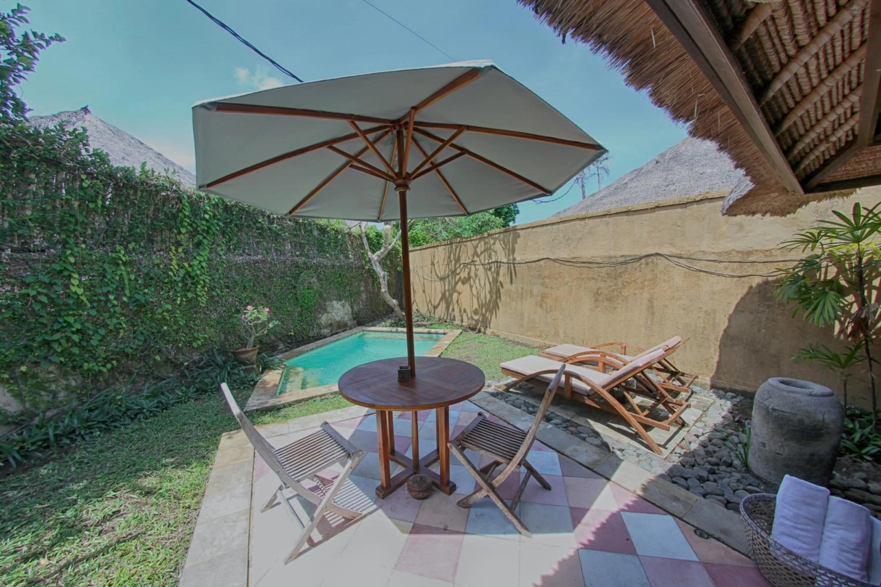 Patio in Visakha Sanur by Puri Signatures