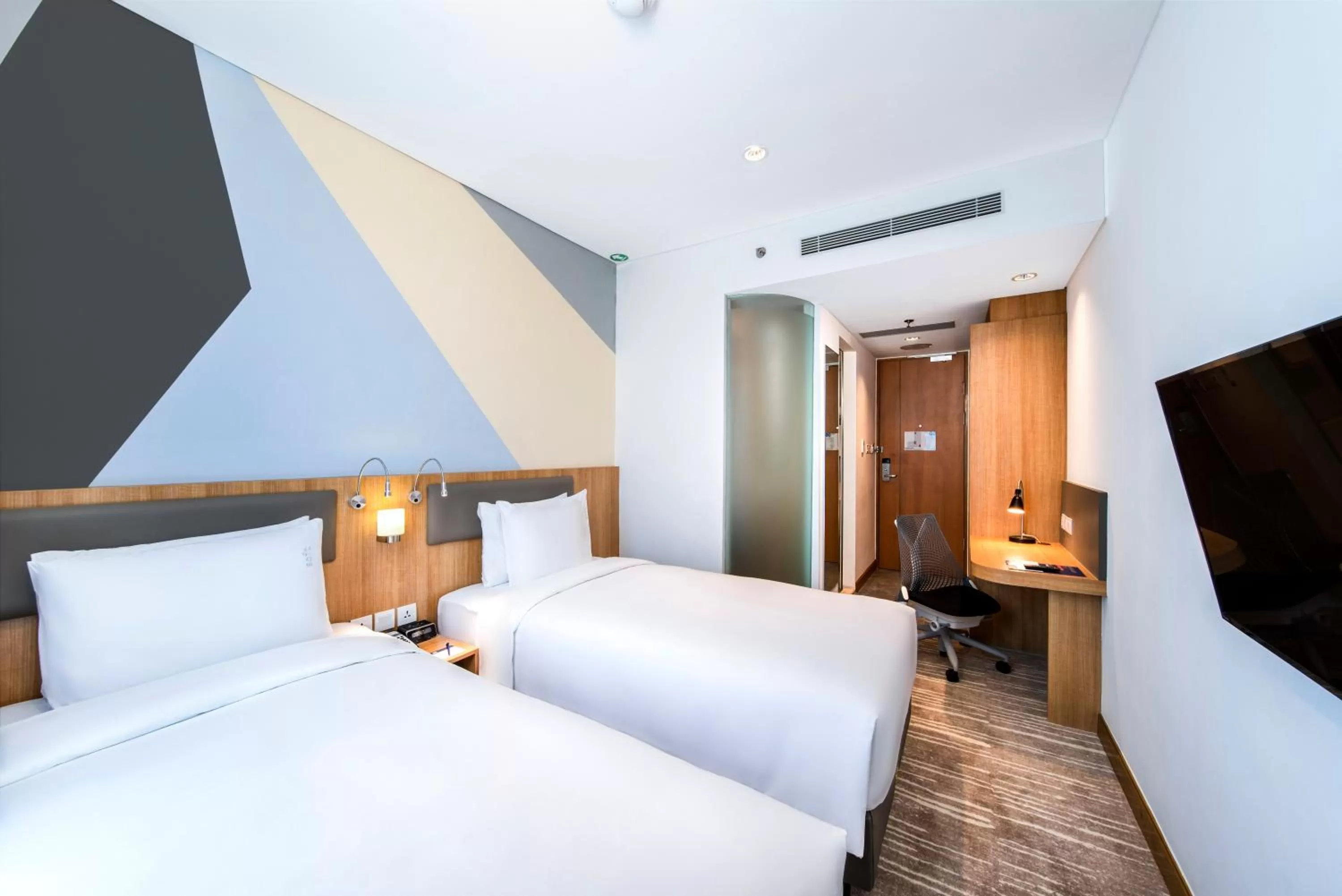 Bedroom, Bed in Holiday Inn Express Jakarta Matraman by IHG