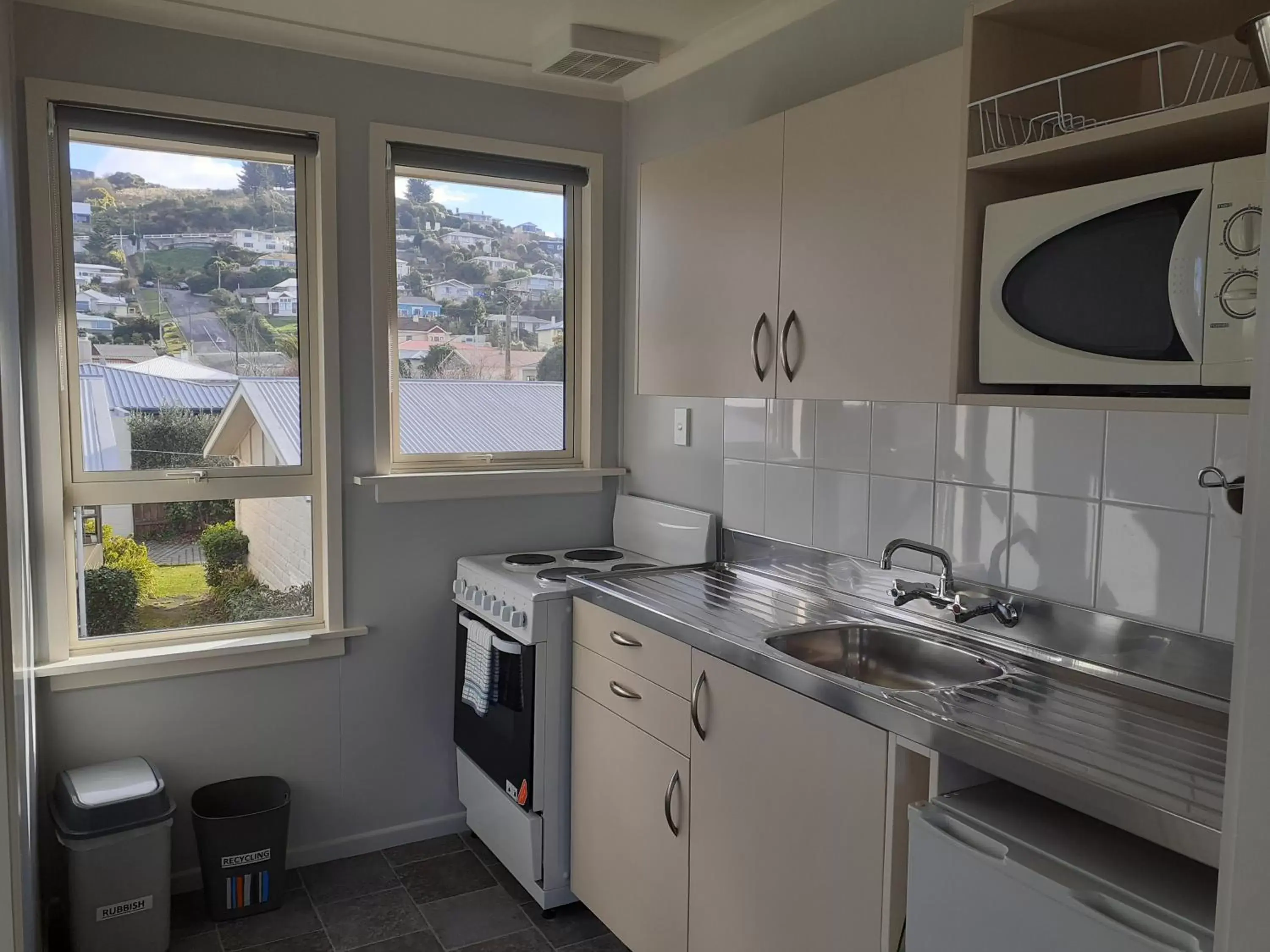 Kitchen or kitchenette, Kitchen/Kitchenette in AAA Thames Court Motel