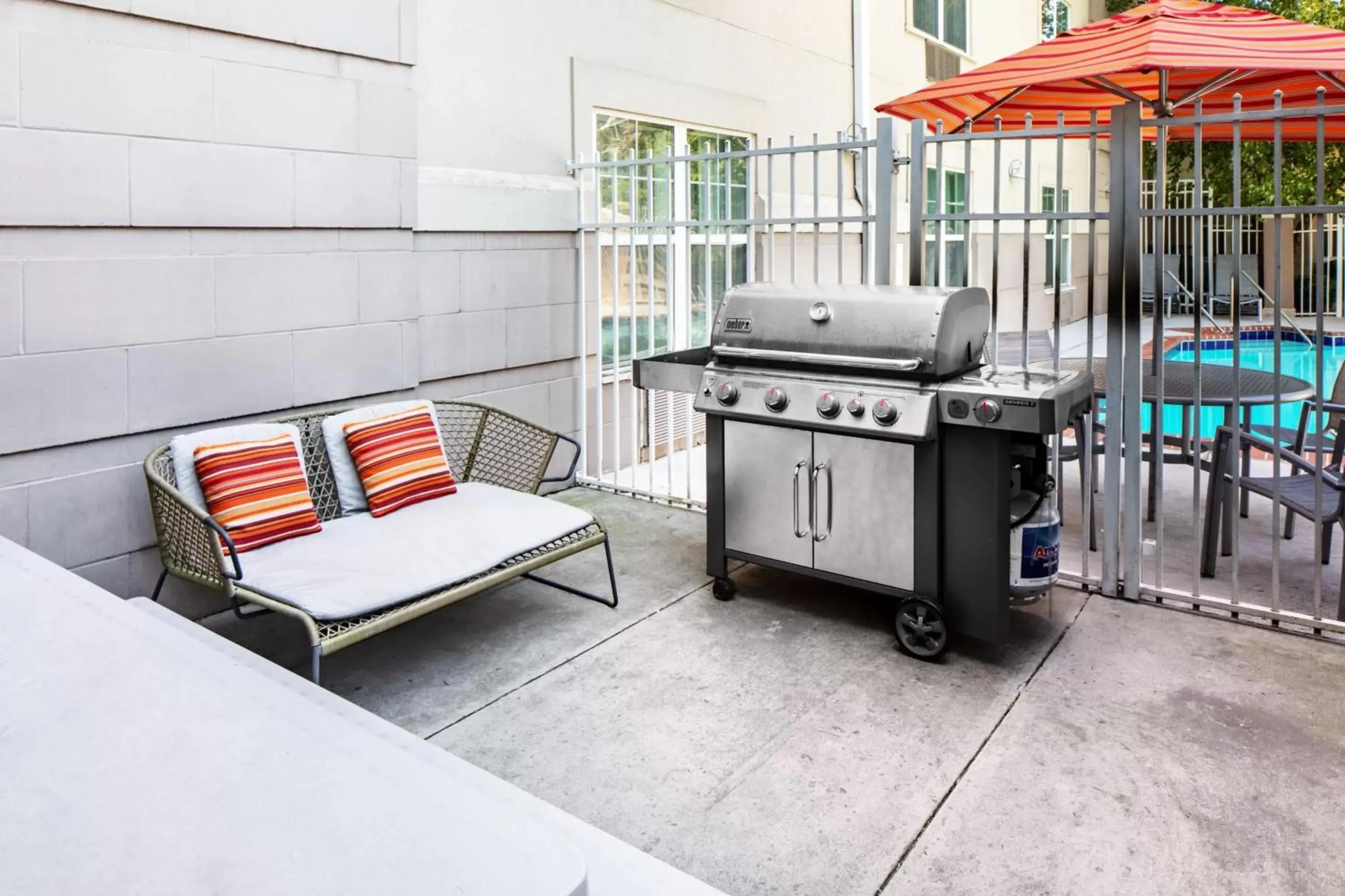 Restaurant/places to eat, BBQ Facilities in TownePlace Suites by Marriott Springfield
