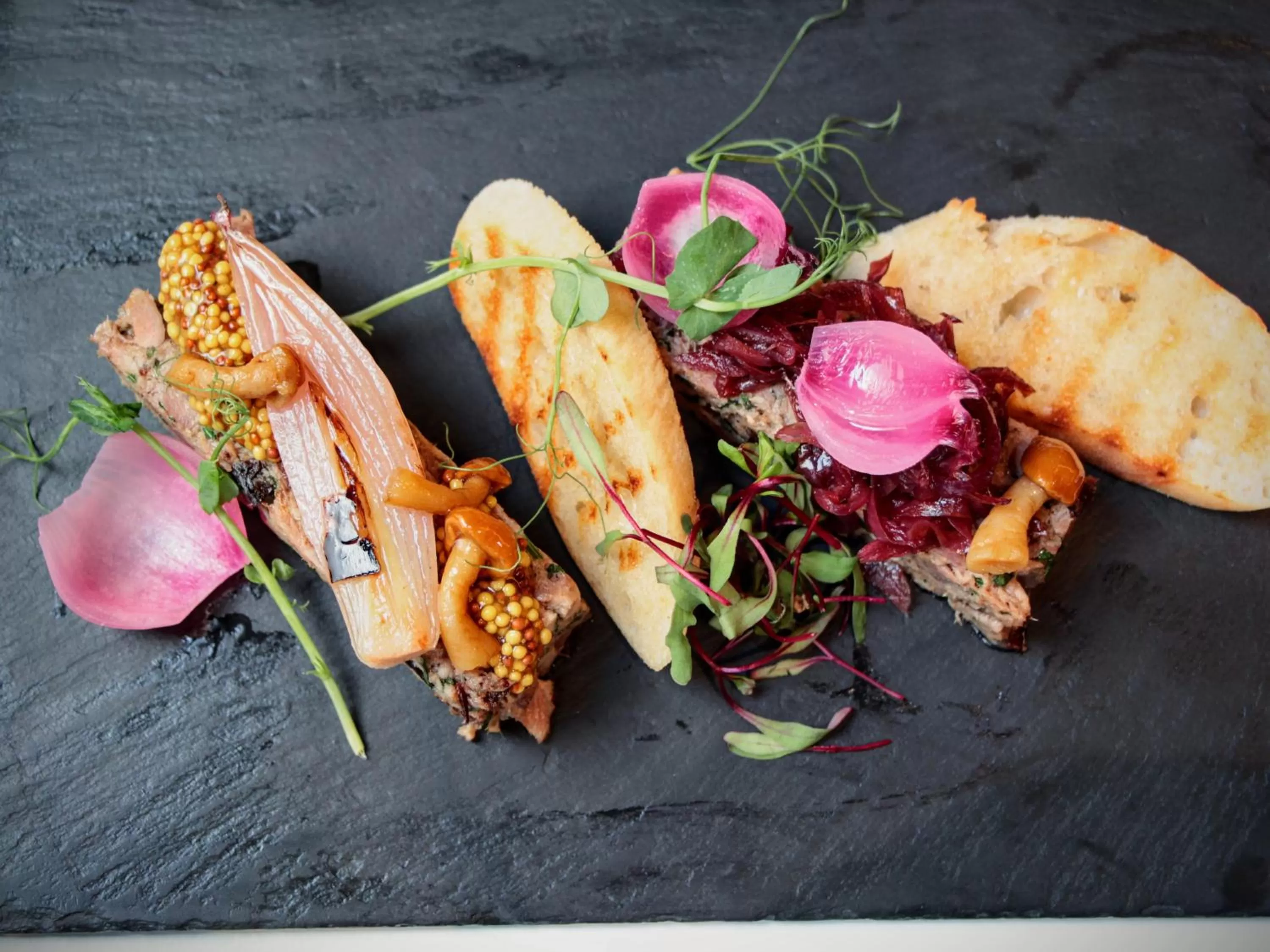 Restaurant/places to eat in Stare Kino Cinema Residence