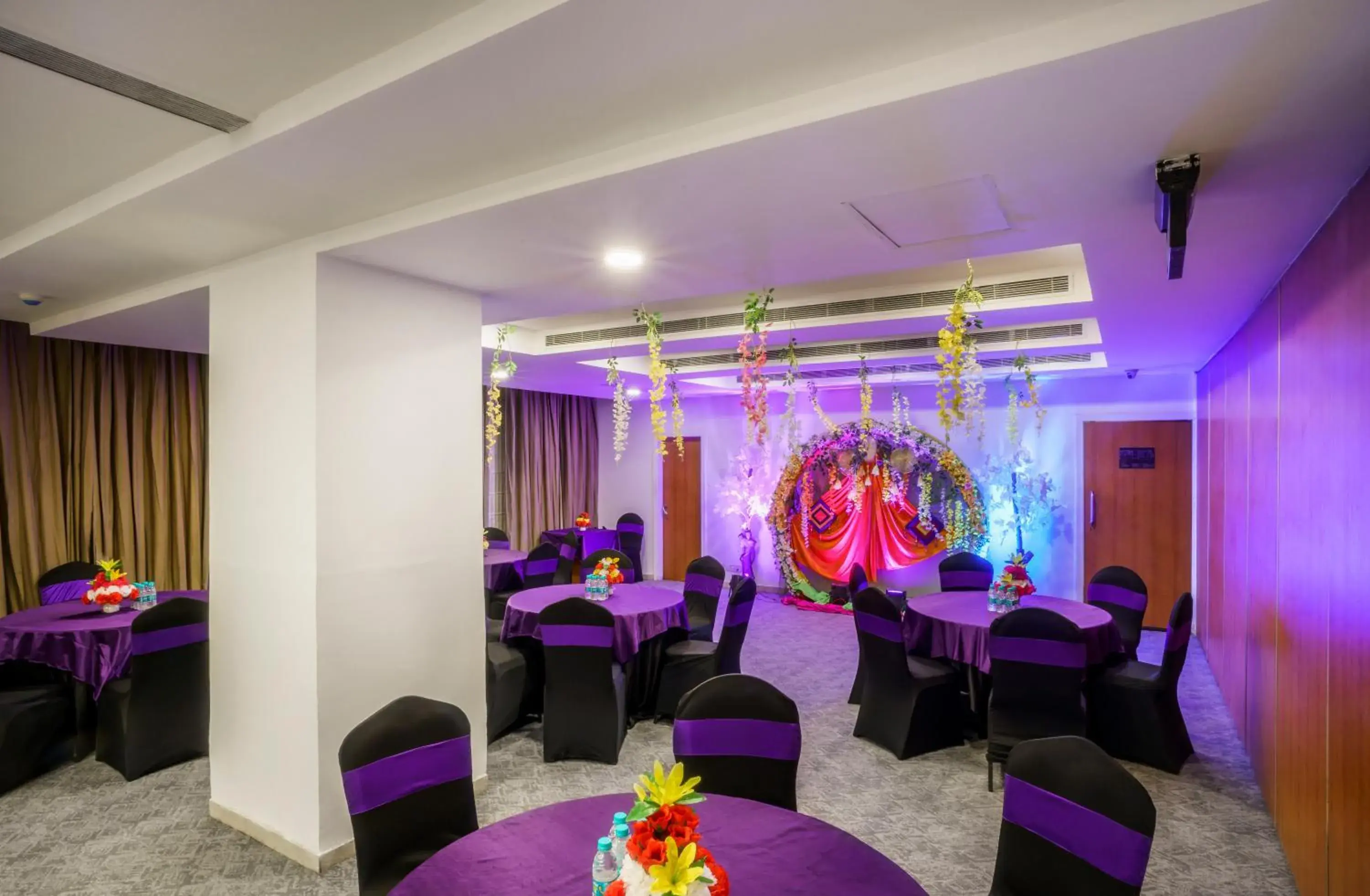 Dinner, Restaurant/Places to Eat in Caspia Hotel New Delhi