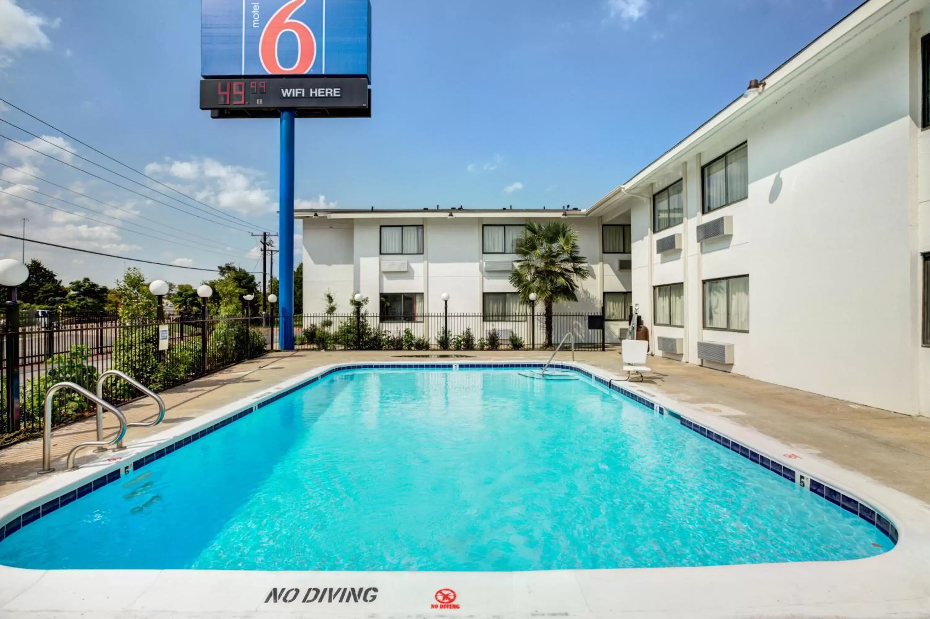 Decorative detail, Swimming Pool in Motel 6-Dallas, TX - South