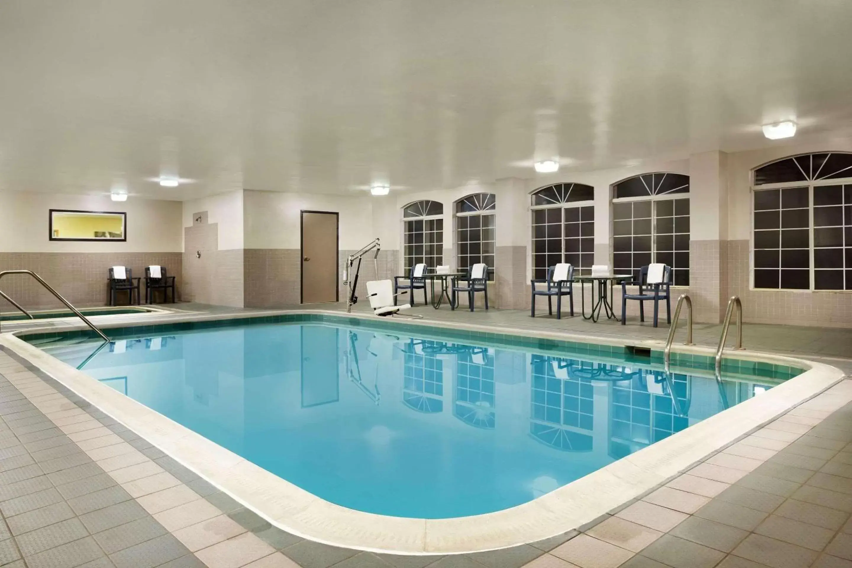 Swimming Pool in Country Inn & Suites by Radisson, Lexington, VA