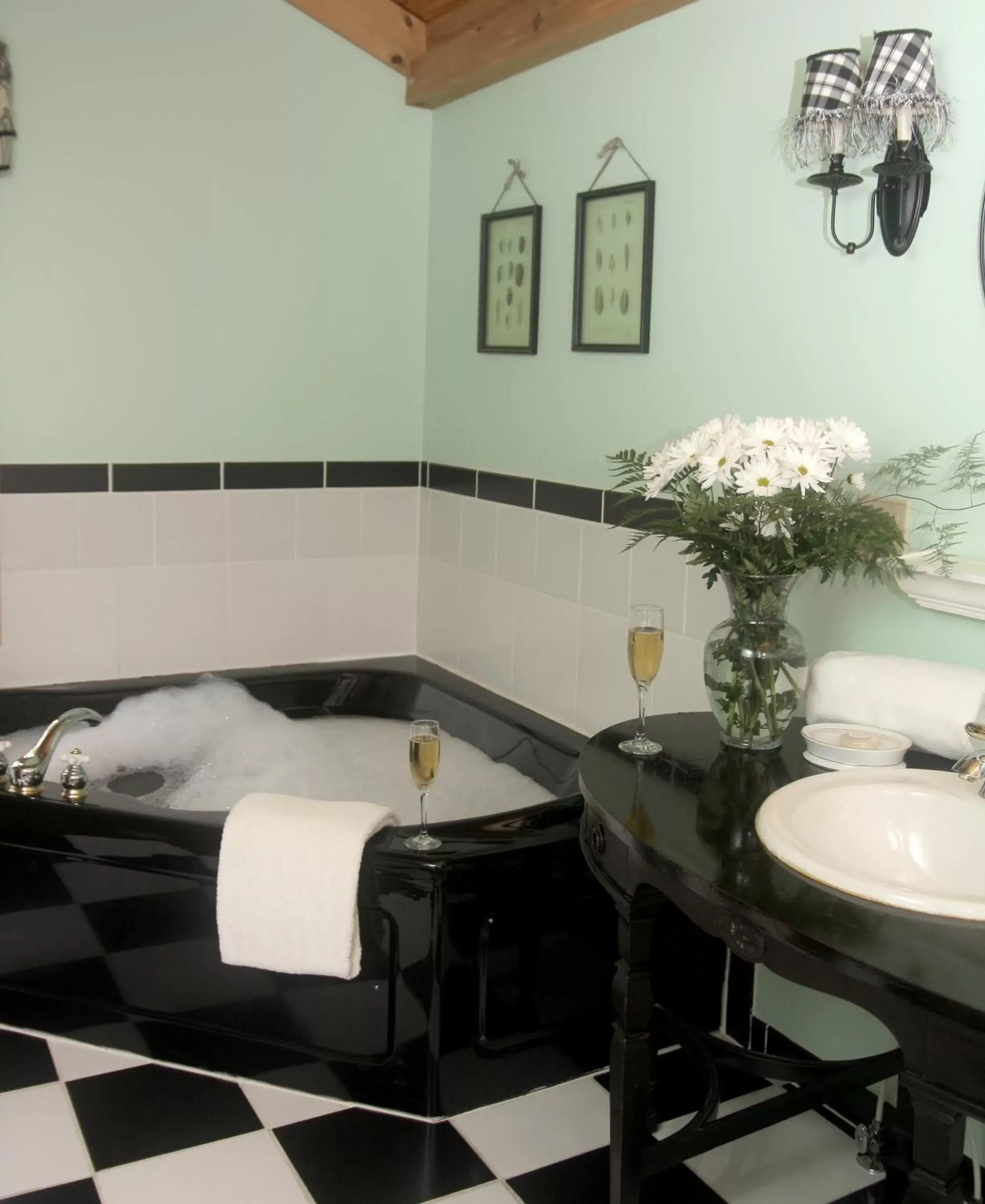 Bathroom in Heartstone Inn