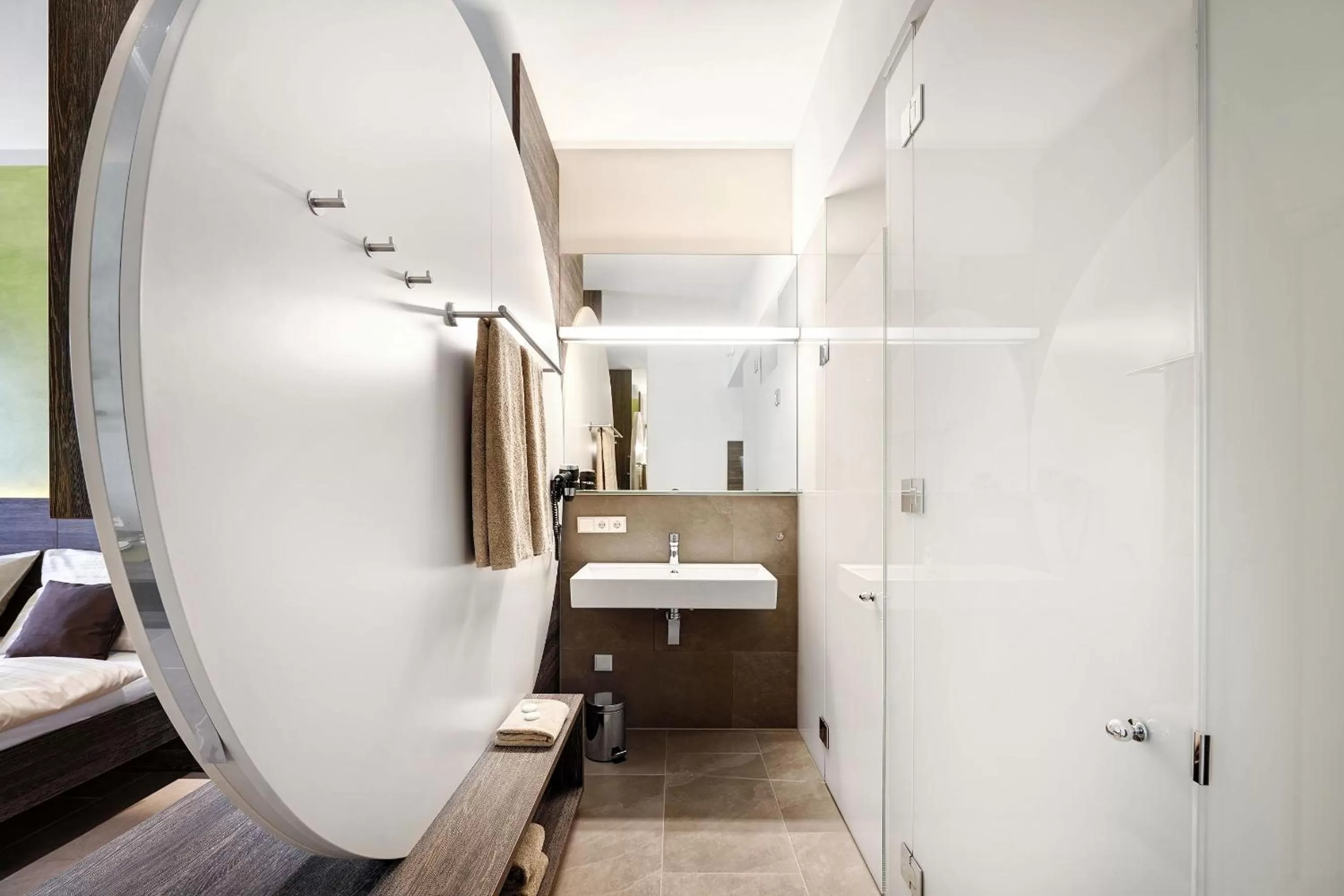 Photo of the whole room, Bed in eee Hotel Traun