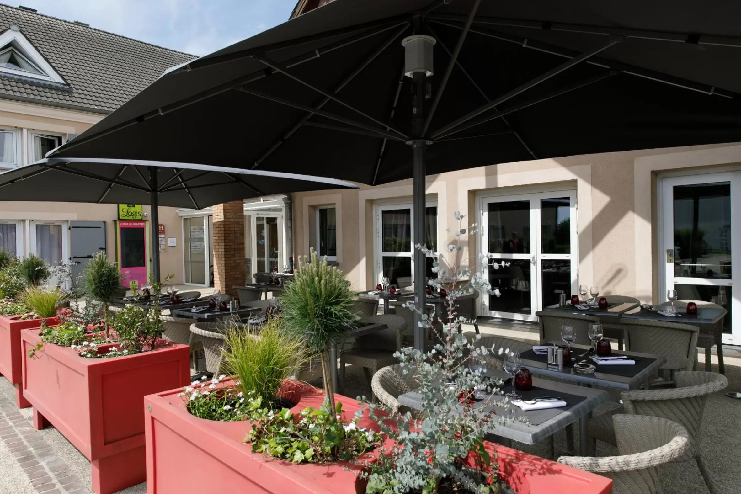 Patio in Logis L'Orée de Chartres - Barjouville