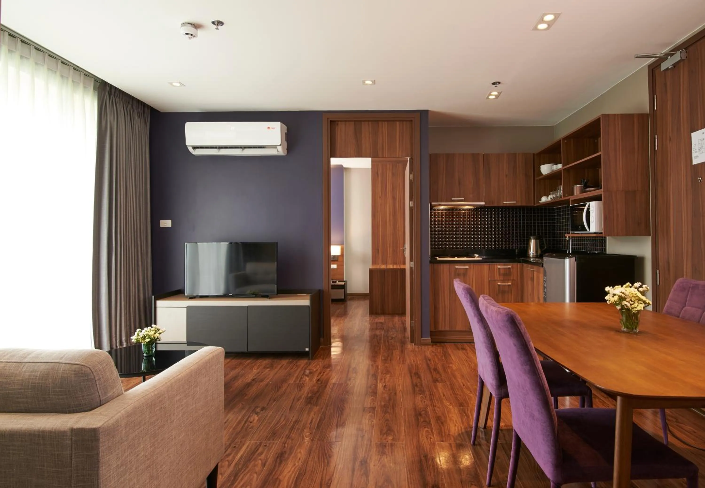 Communal lounge/ TV room in Amp Am House Bangkok Hotel