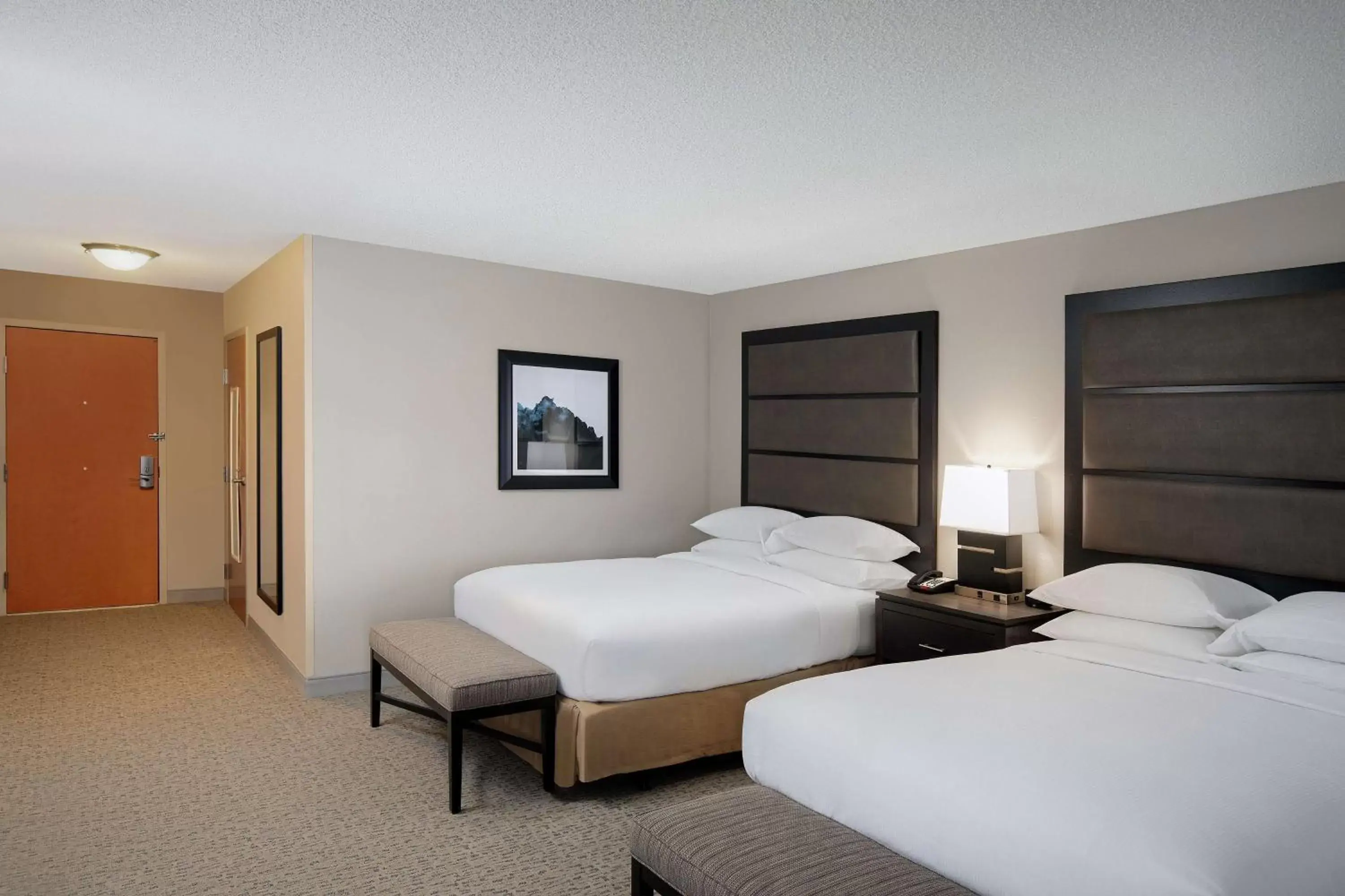 Photo of the whole room, Bed in DoubleTree Richmond Airport