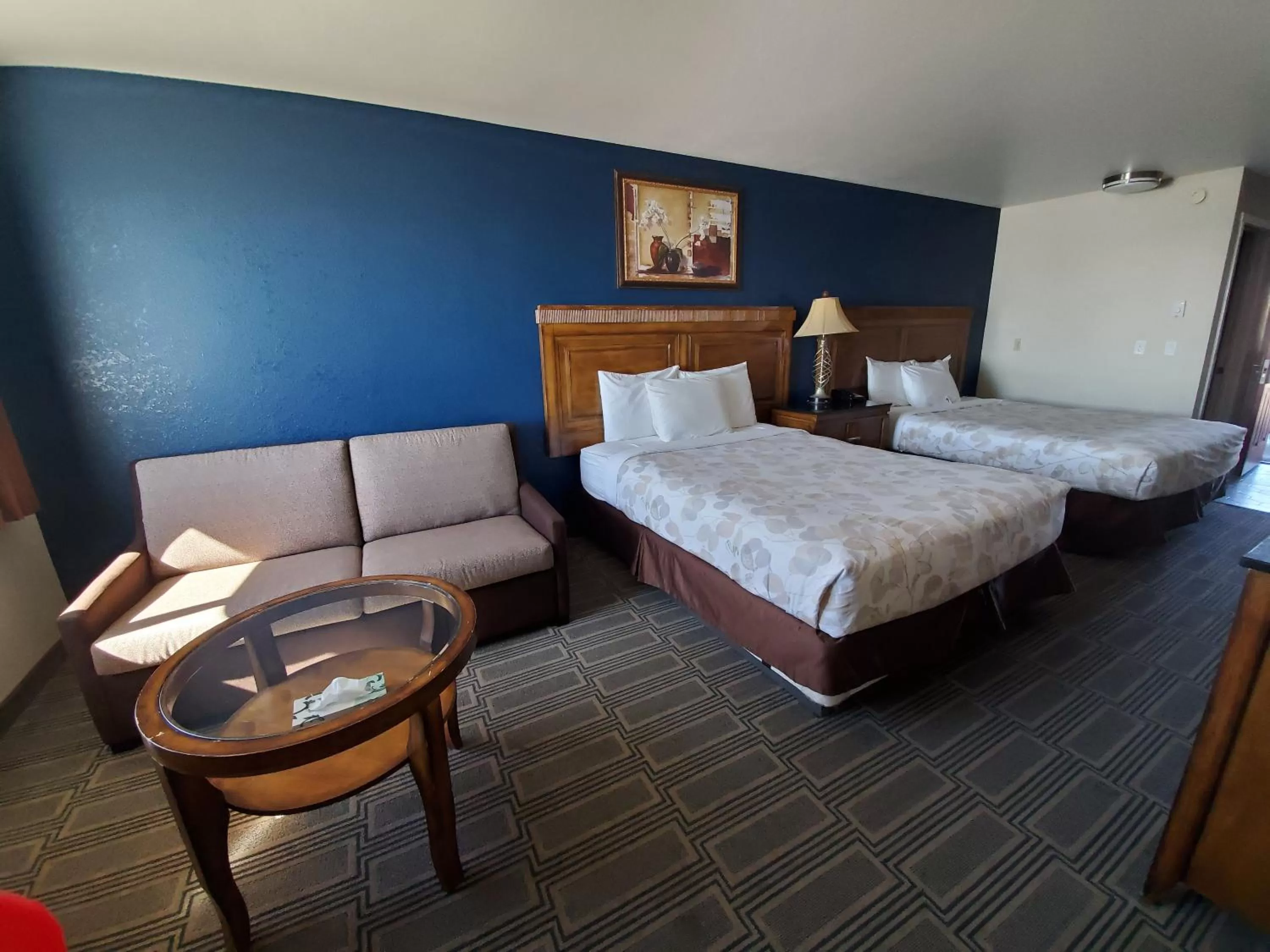 Queen Room with Two Queen Beds and Water View in Aladdin Motor Inn