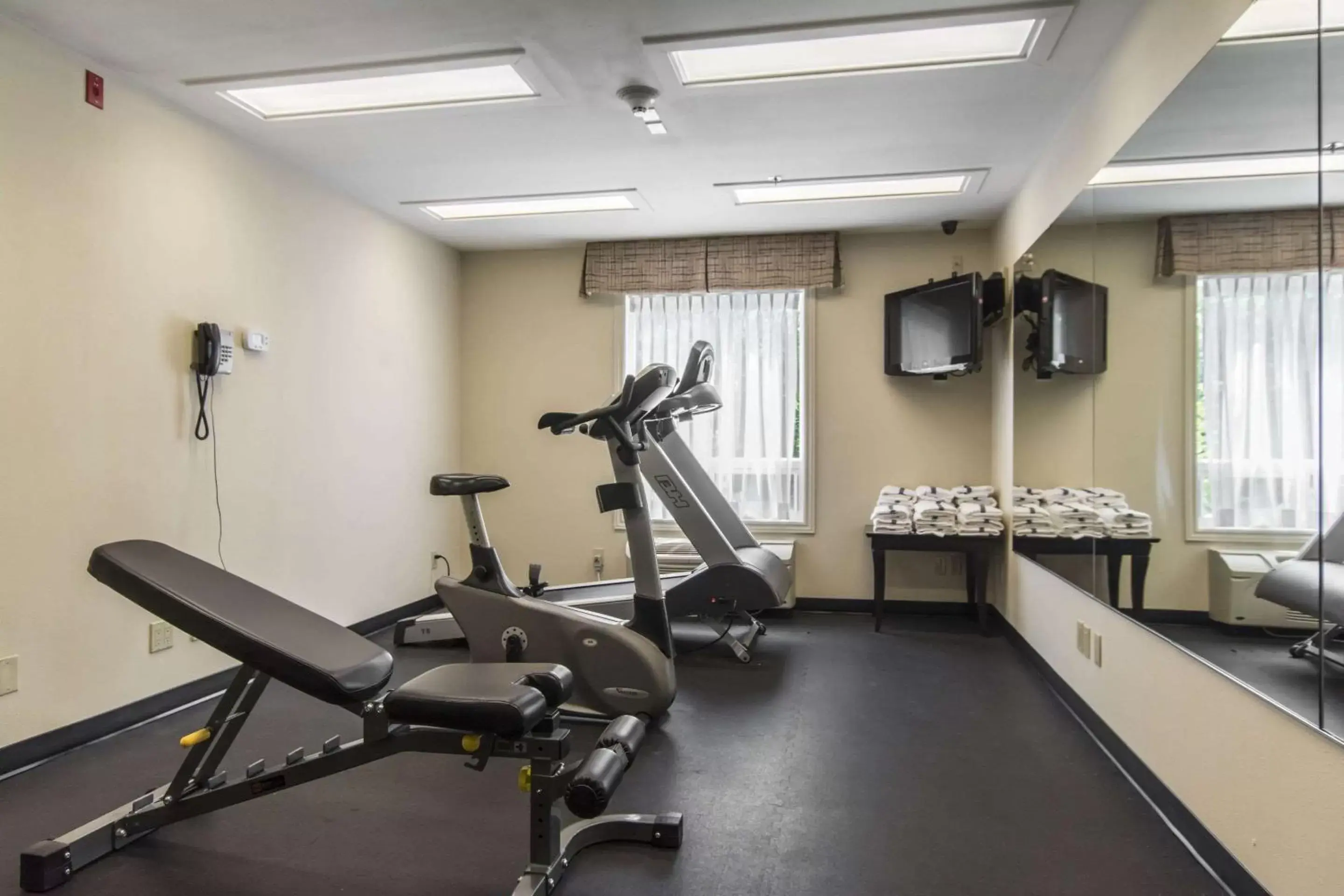 Fitness centre/facilities, Fitness Center/Facilities in Quality Inn Airport Dieppe