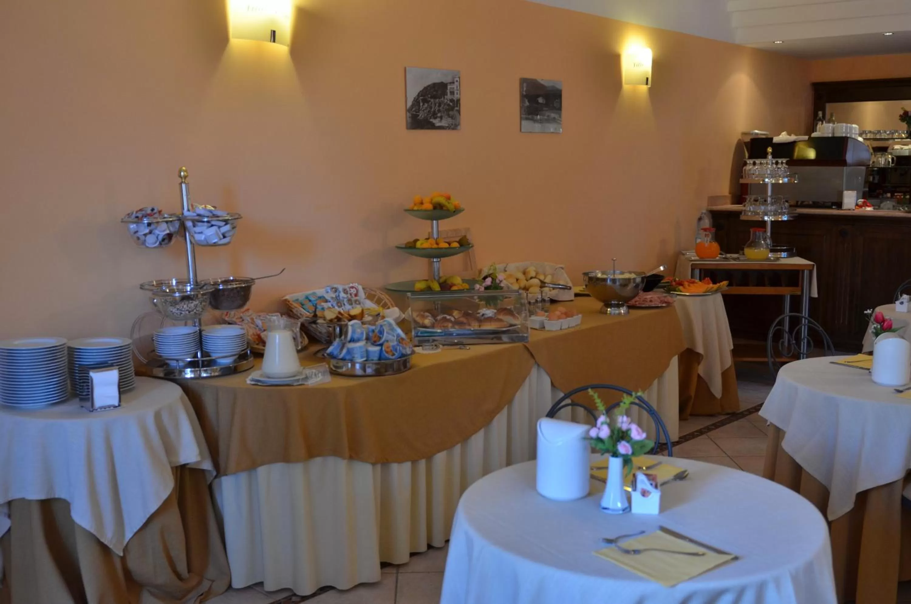 Restaurant/places to eat in Villa Accini