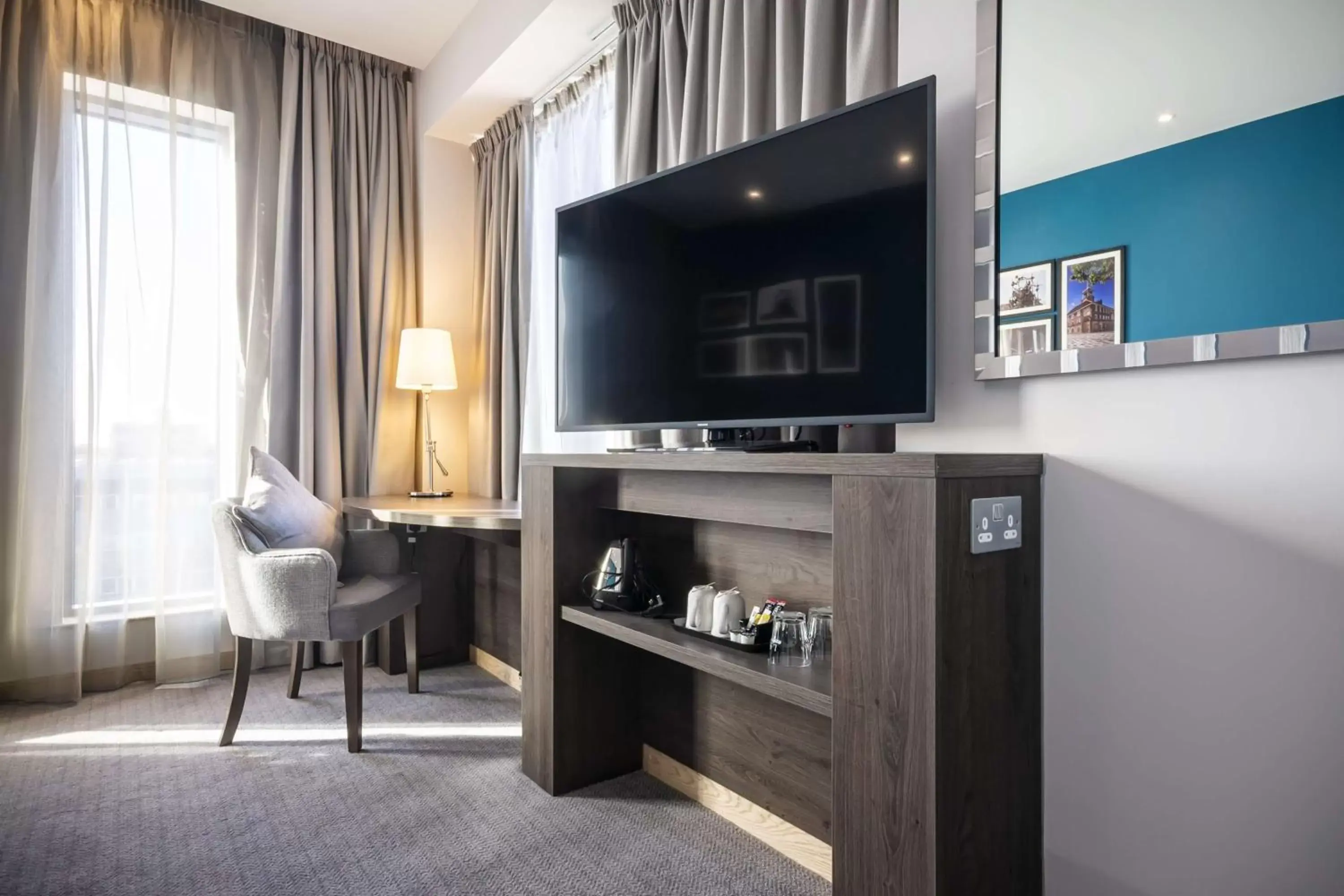 Bedroom, TV/Entertainment Center in Hampton By Hilton Stockton On Tees